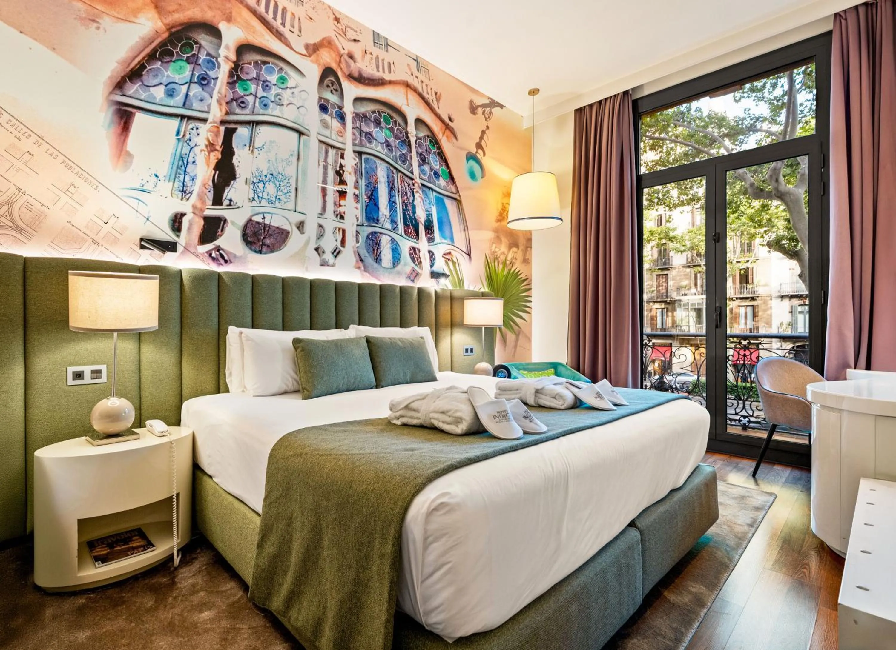 Bed in Hotel Indigo Barcelona - Plaza Catalunya 4Sup by IHG