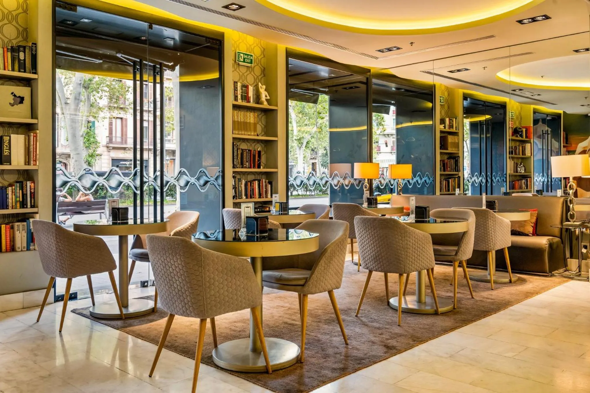 Lounge or bar in Hotel Indigo Barcelona - Plaza Catalunya 4Sup by IHG