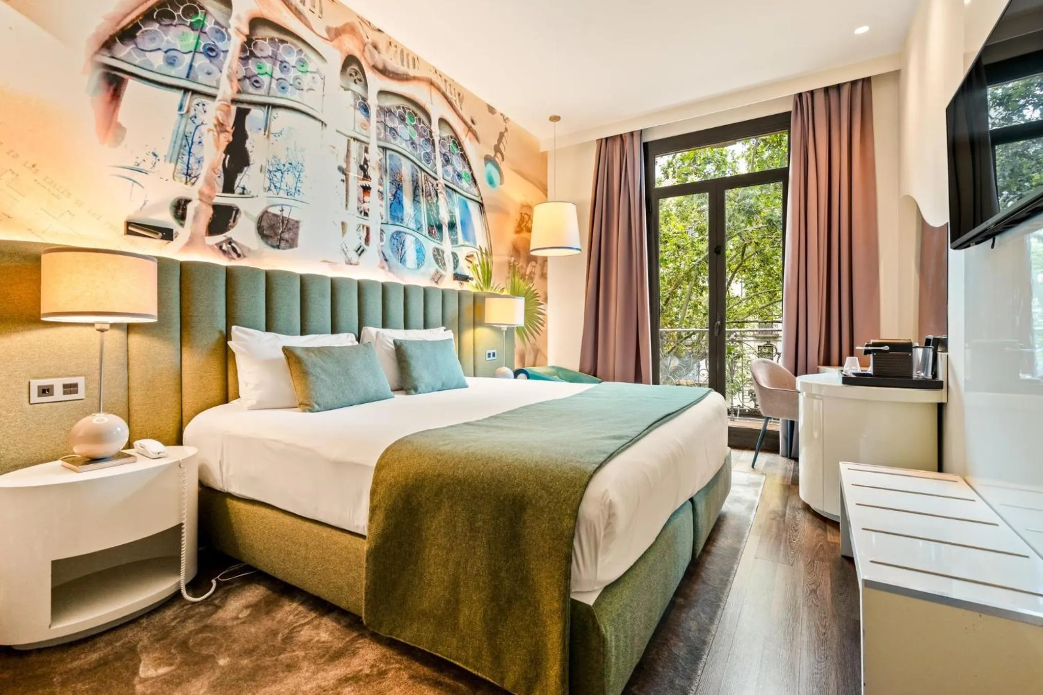 Photo of the whole room, Bed in Hotel Indigo Barcelona - Plaza Catalunya 4Sup by IHG