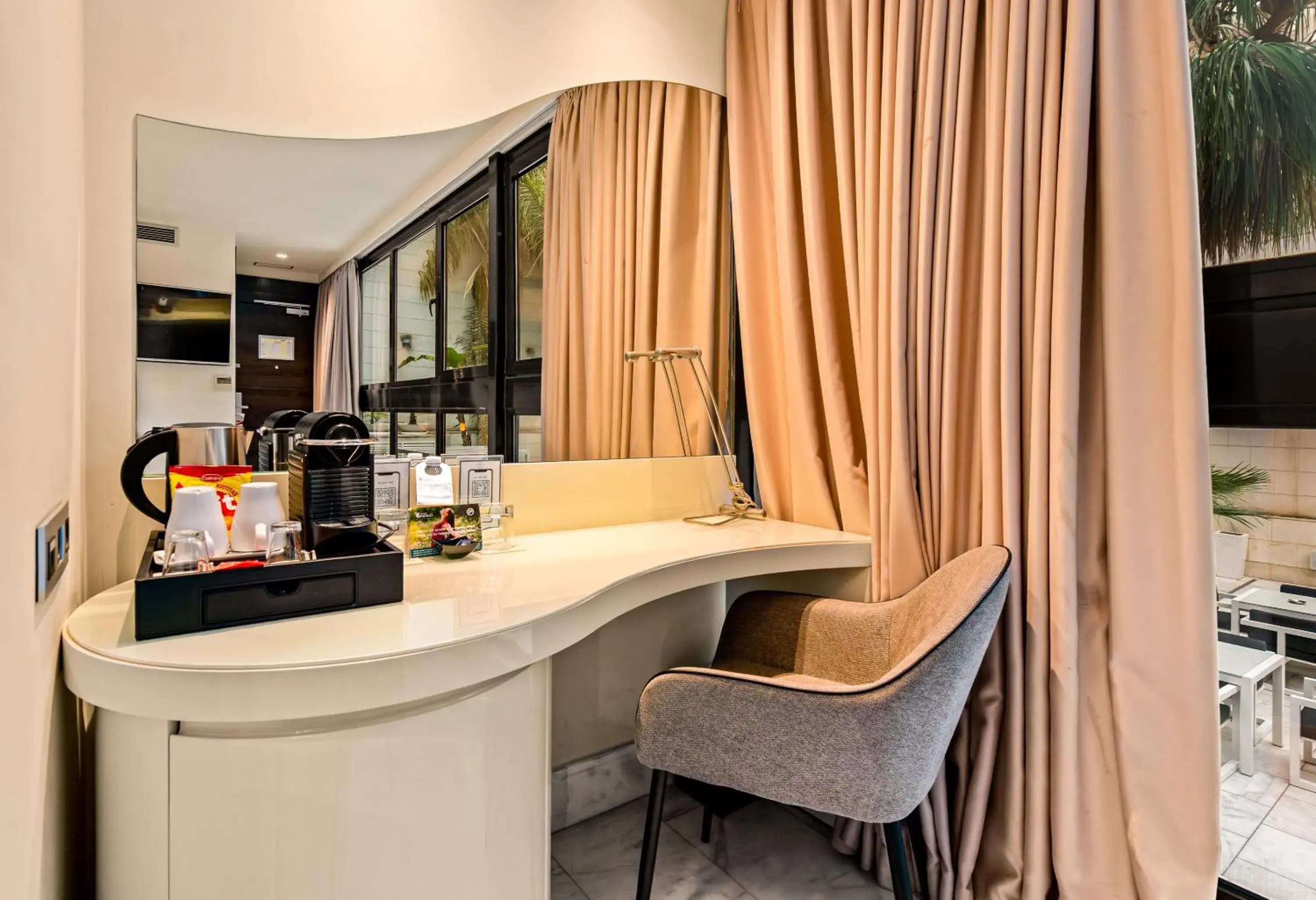 Double Room - Pool Side in Hotel Indigo Barcelona - Plaza Catalunya 4Sup by IHG Double Room - Pool Side in Hotel Indigo Barcelona - Plaza Catalunya 4Sup by IHG