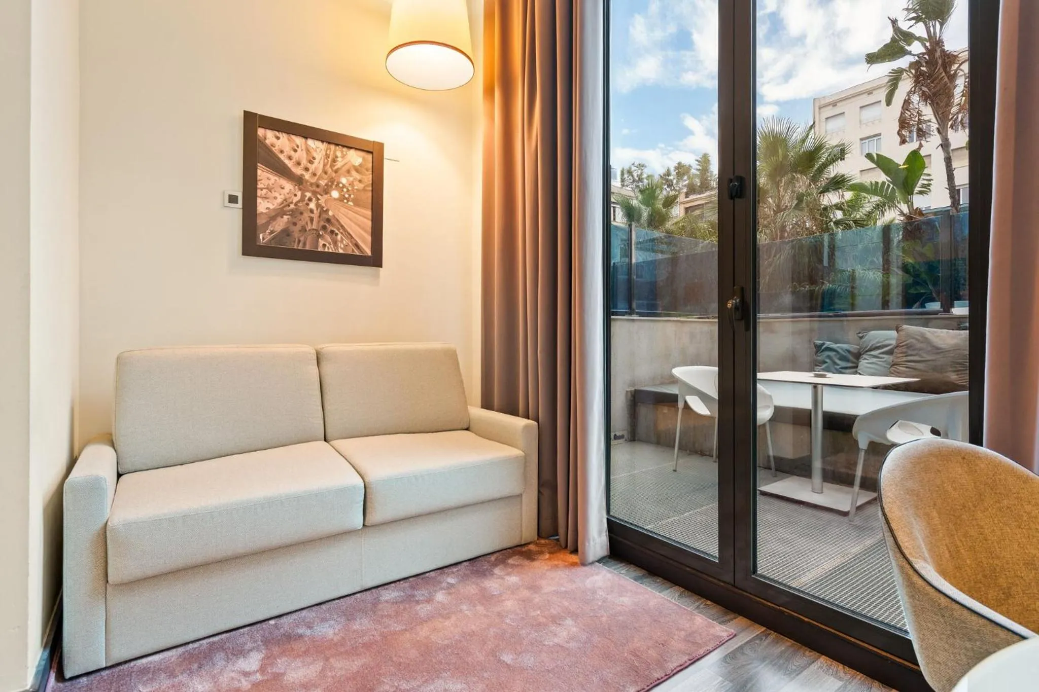 Photo of the whole room in Hotel Indigo Barcelona - Plaza Catalunya 4Sup by IHG