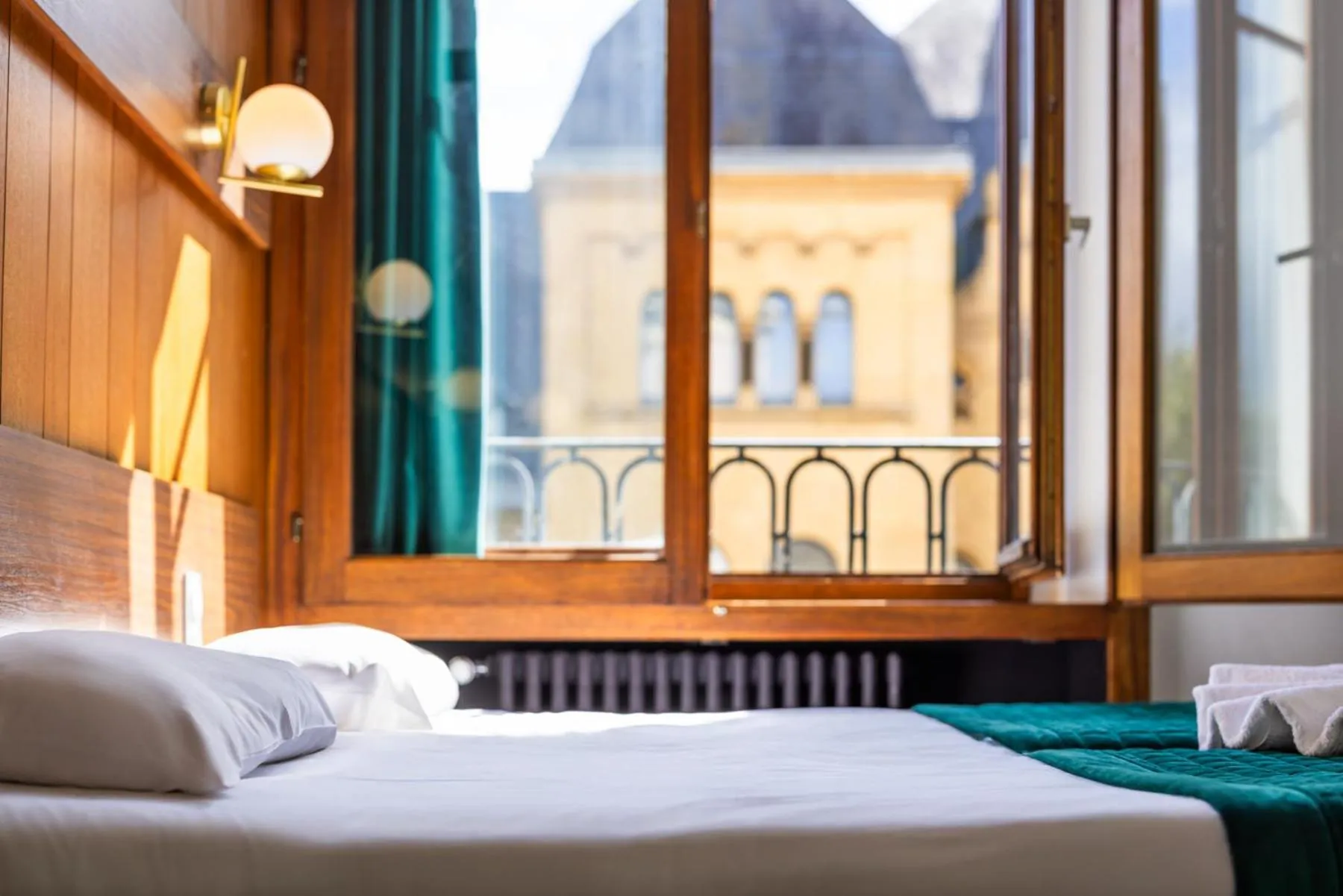 Photo of the whole room, Bed in Hotel Bristol Metz Centre Gare