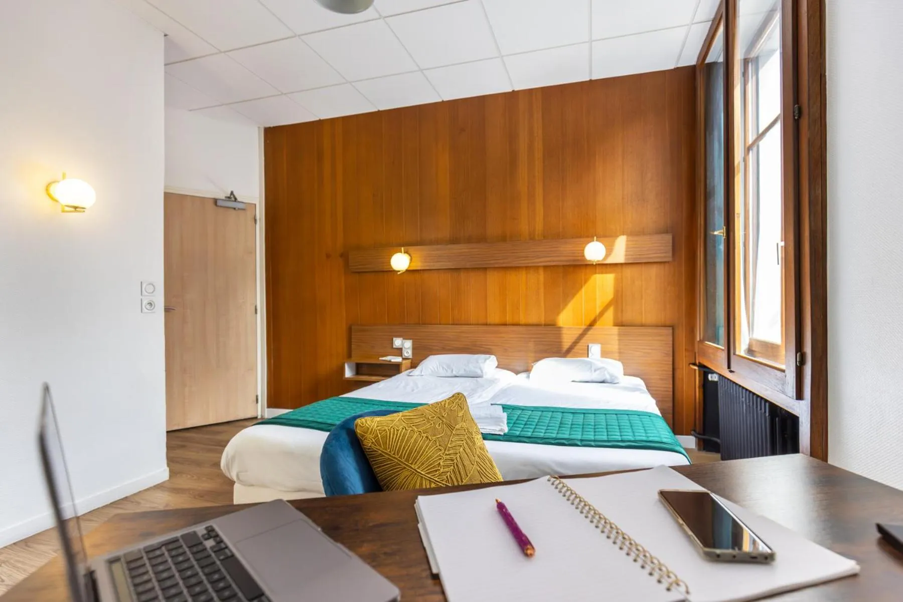 Photo of the whole room, Bed in Hotel Bristol Metz Centre Gare