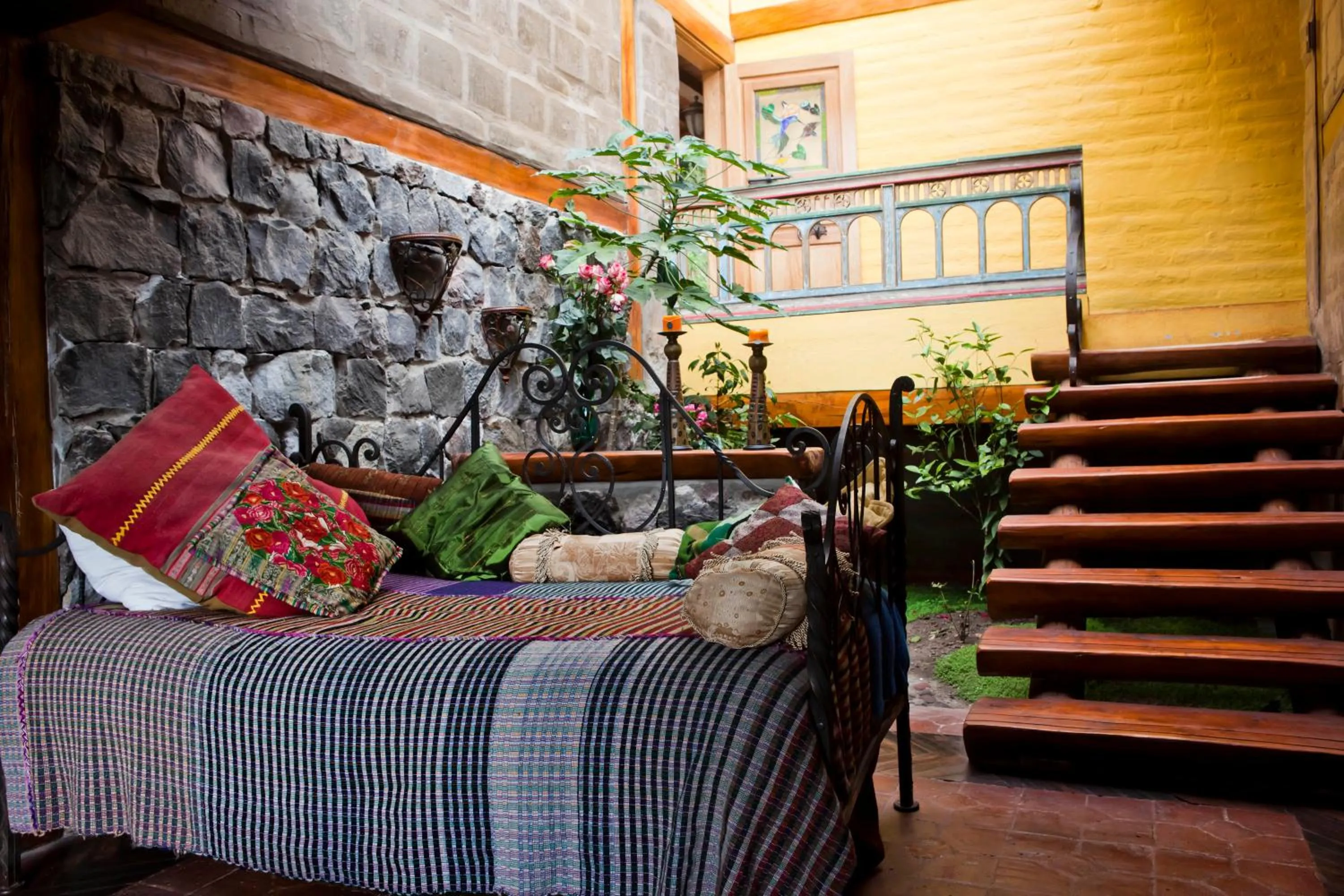 Photo of the whole room in Hacienda Rumiloma