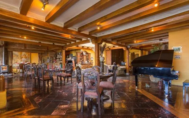 Restaurant/places to eat in Hacienda Rumiloma