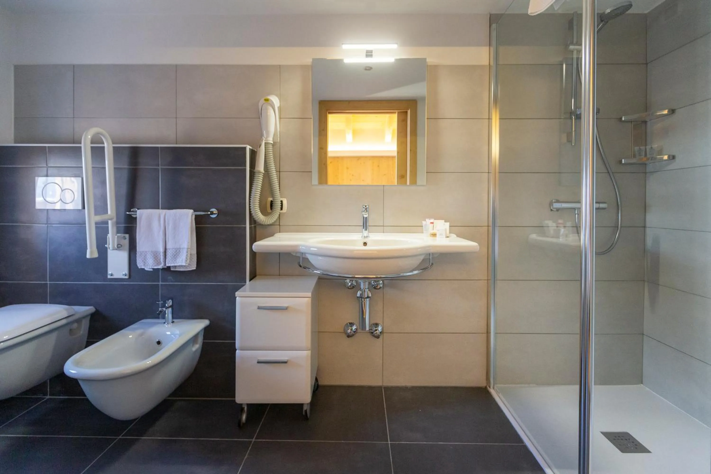 Shower, Bathroom in Hotel "La Suisse"