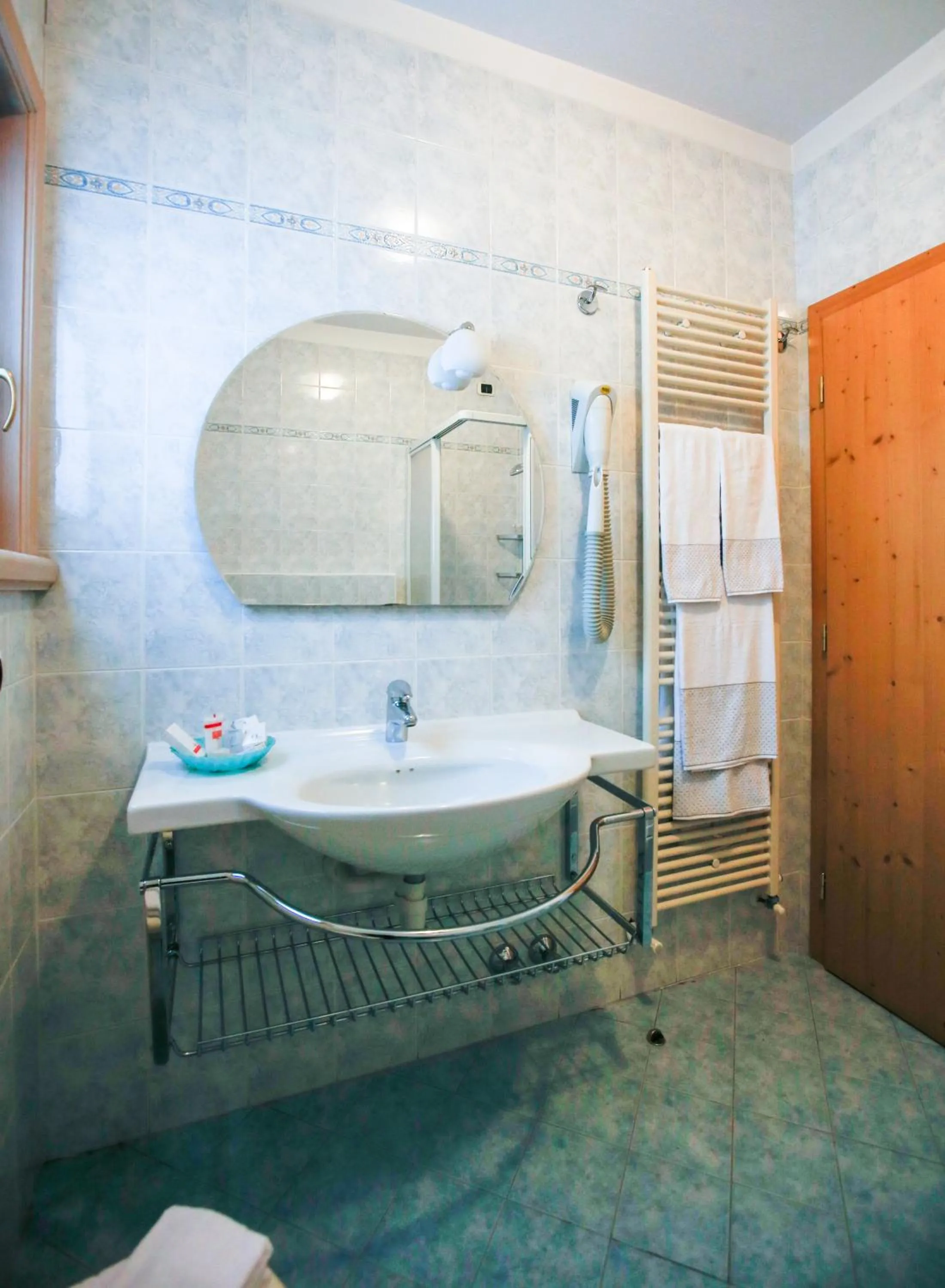 Bathroom in Hotel "La Suisse"