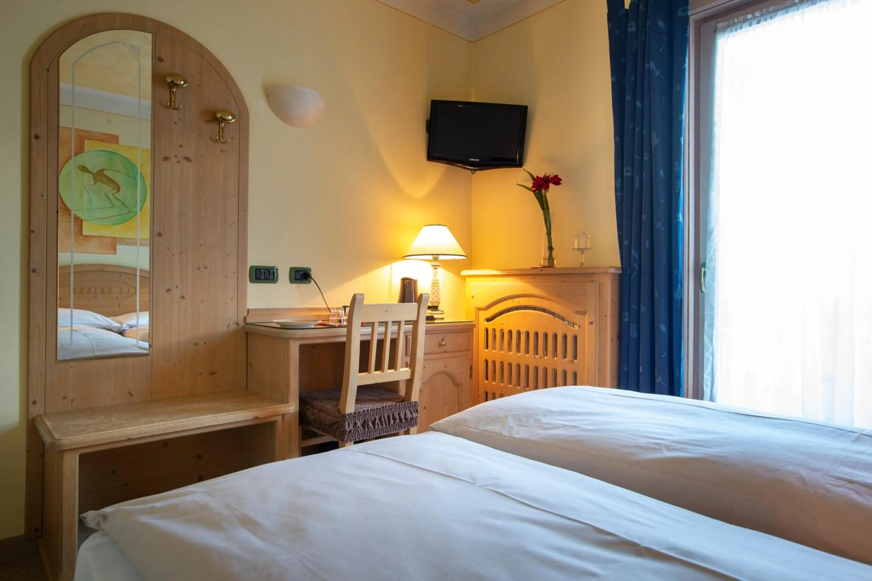 Bedroom, TV/Entertainment Center in Hotel "La Suisse"