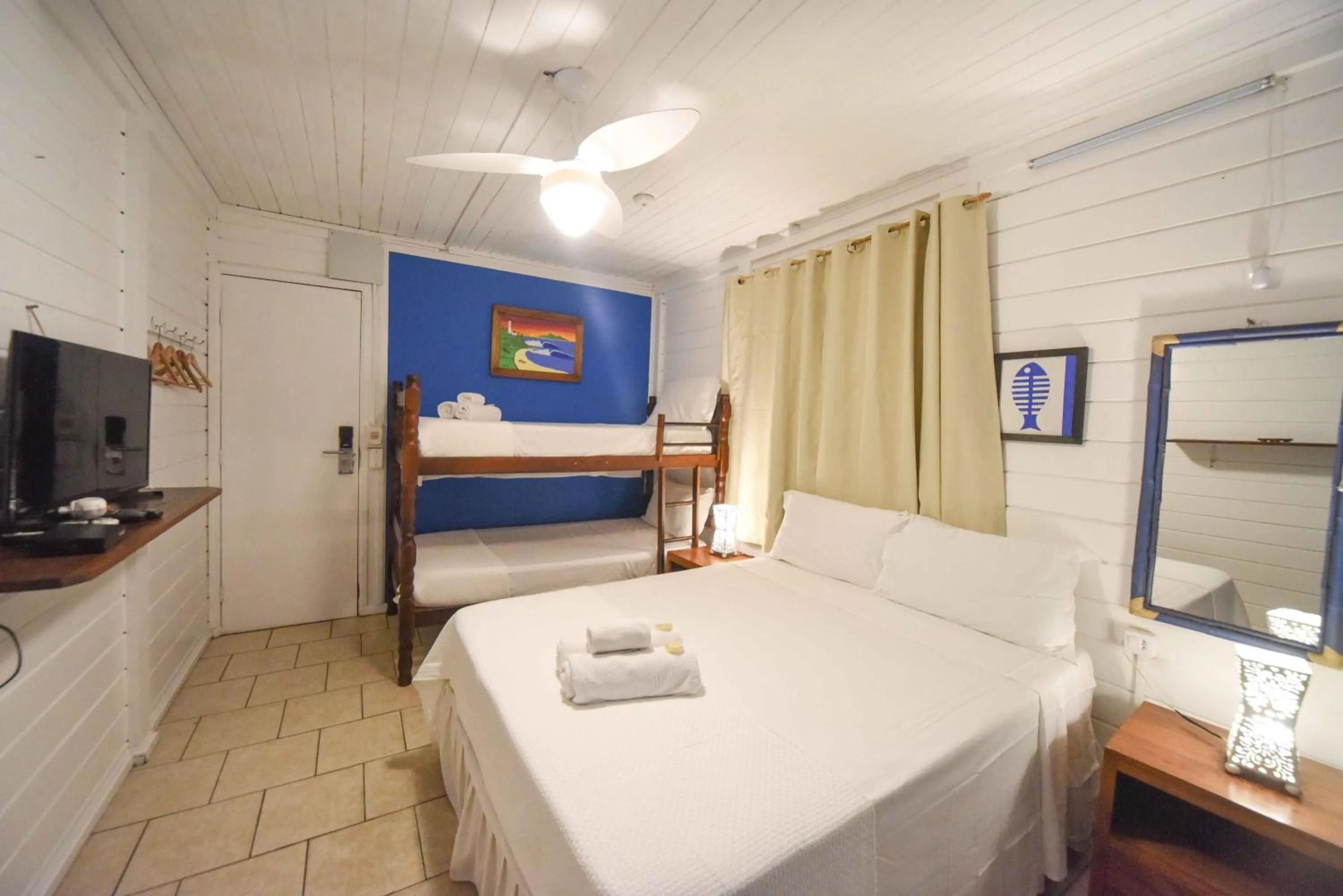 Photo of the whole room, Bed in Pousada Treze Luas