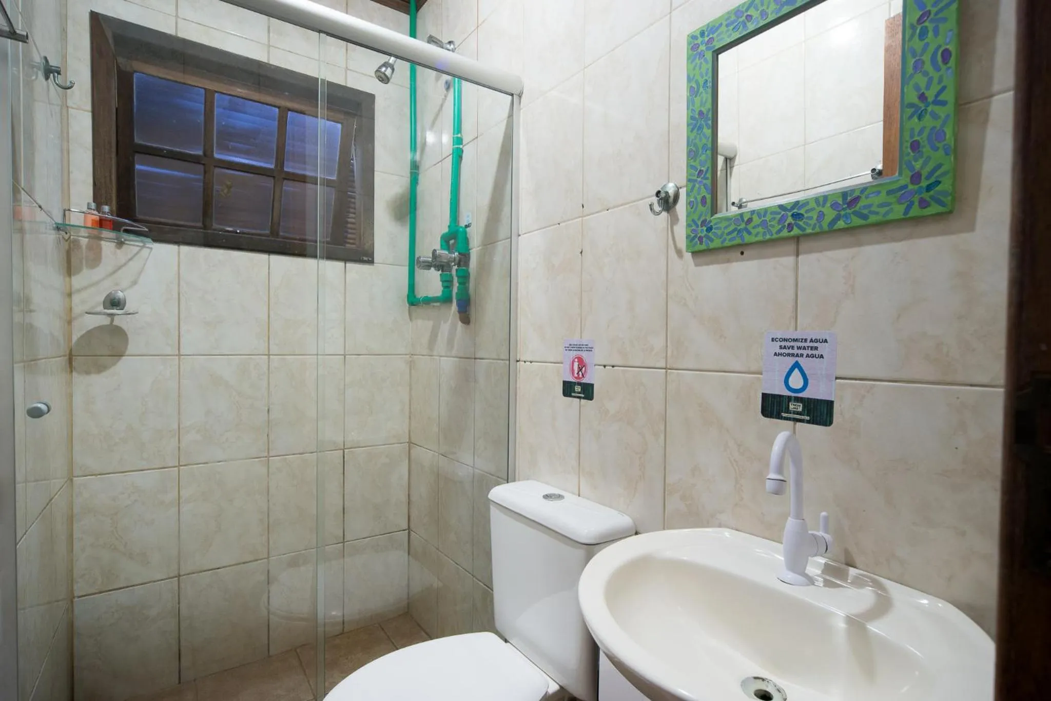 Shower in Pousada Treze Luas