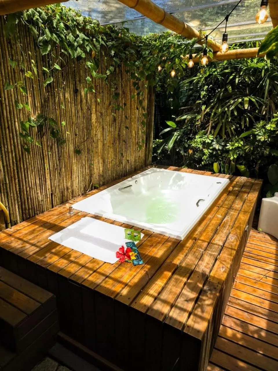 Hot Tub in Pousada Treze Luas