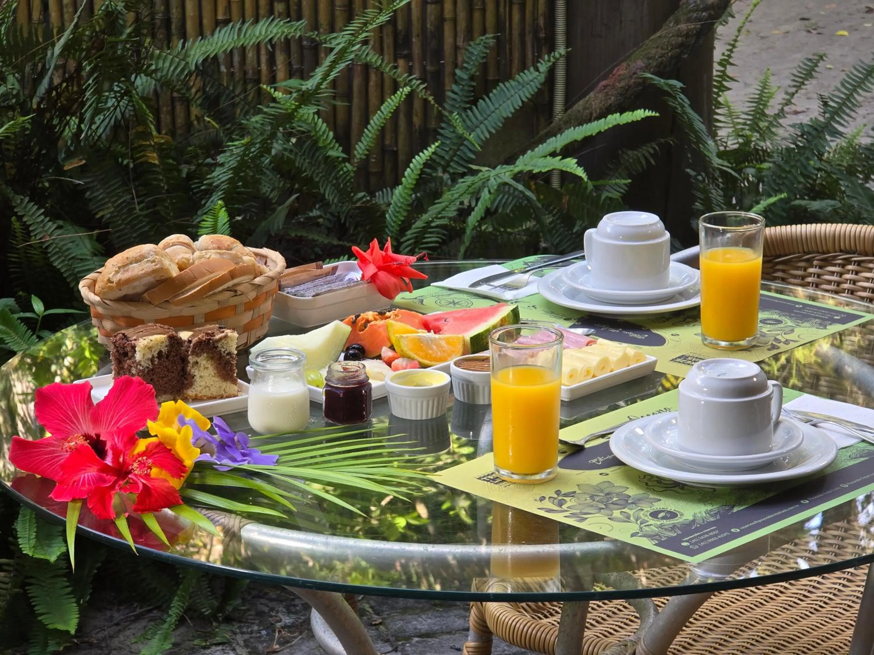 Restaurant/places to eat in Pousada Treze Luas