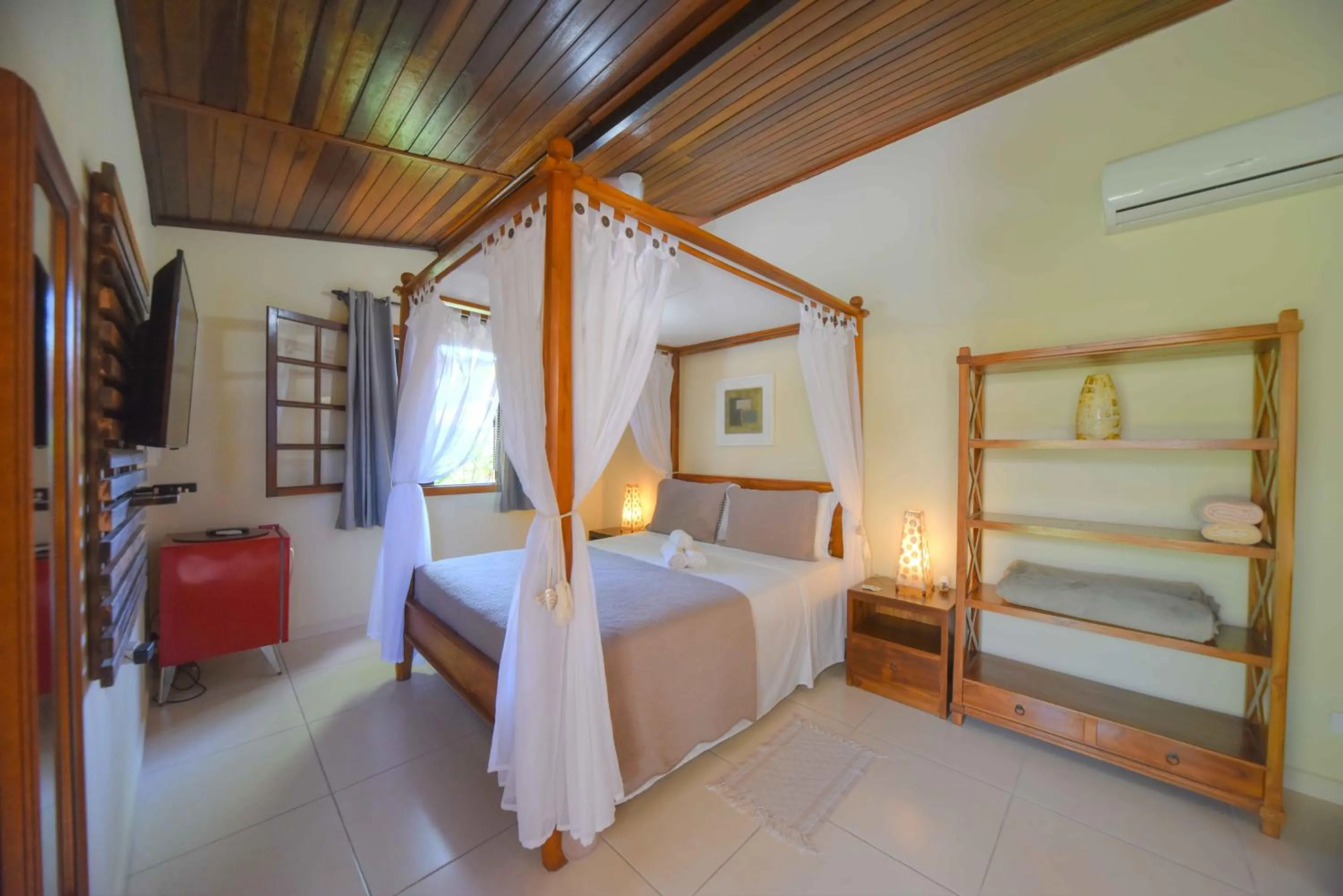 Photo of the whole room, Bed in Pousada Treze Luas