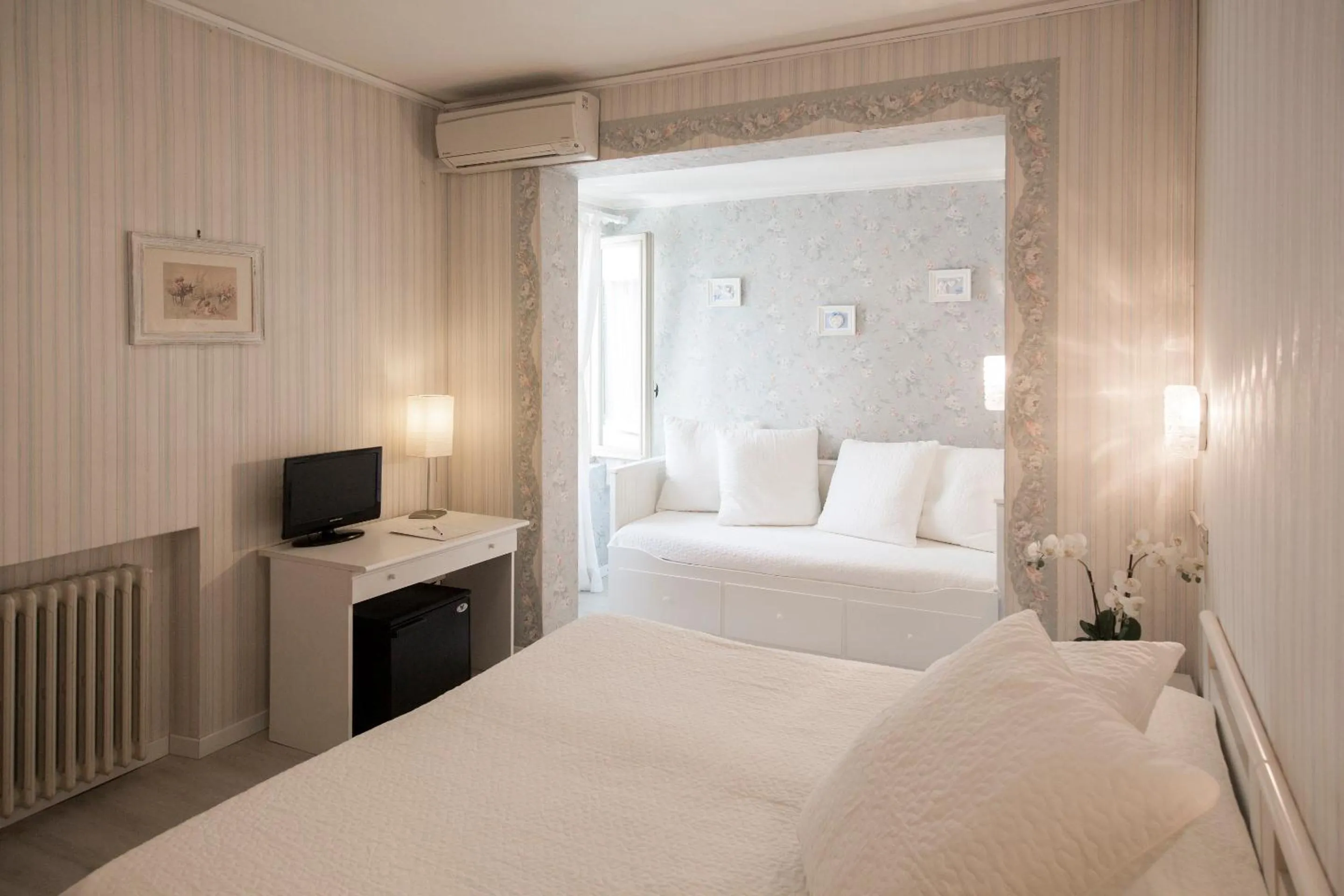 Bedroom, Bed in Hotel Du Parc