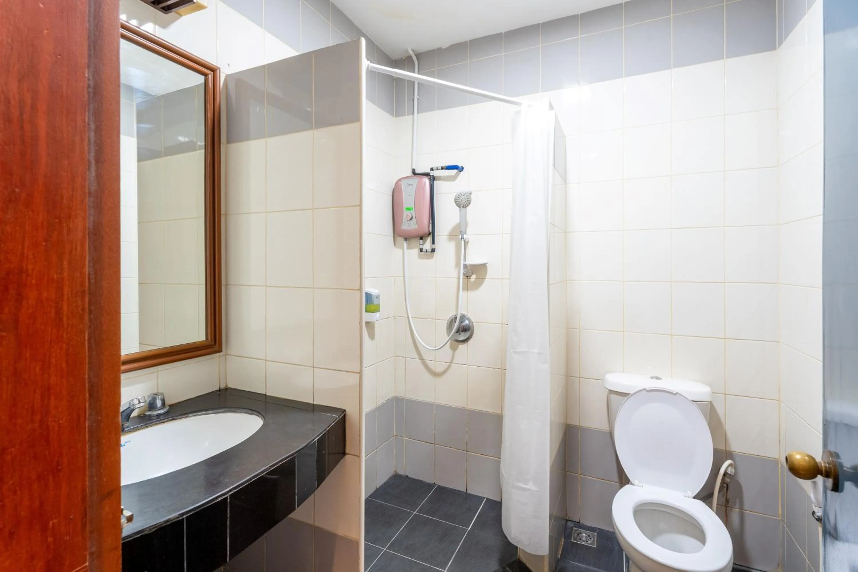 Bathroom in Pertama Lodge