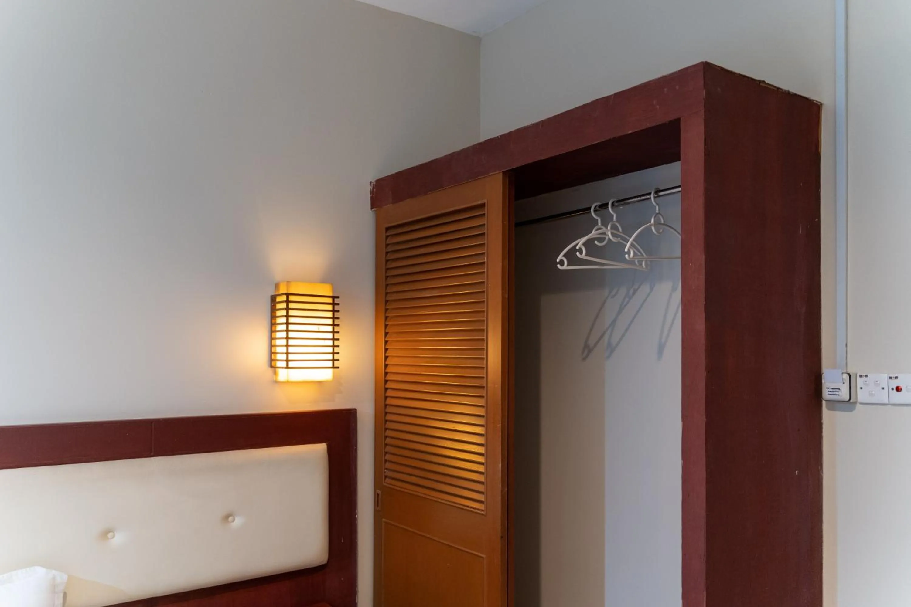 wardrobe in Pertama Lodge