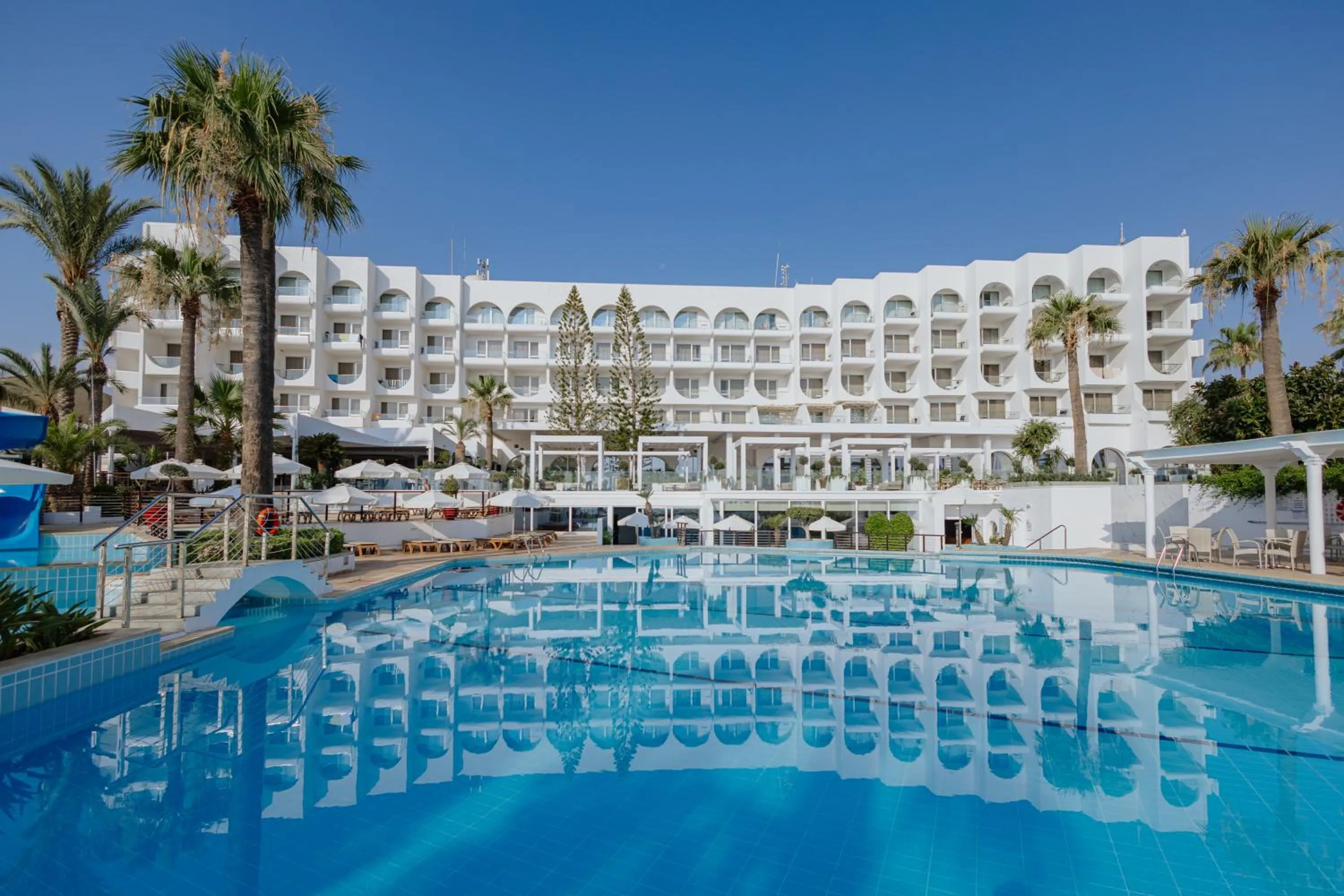 Swimming pool in Golden Coast Beach Hotel