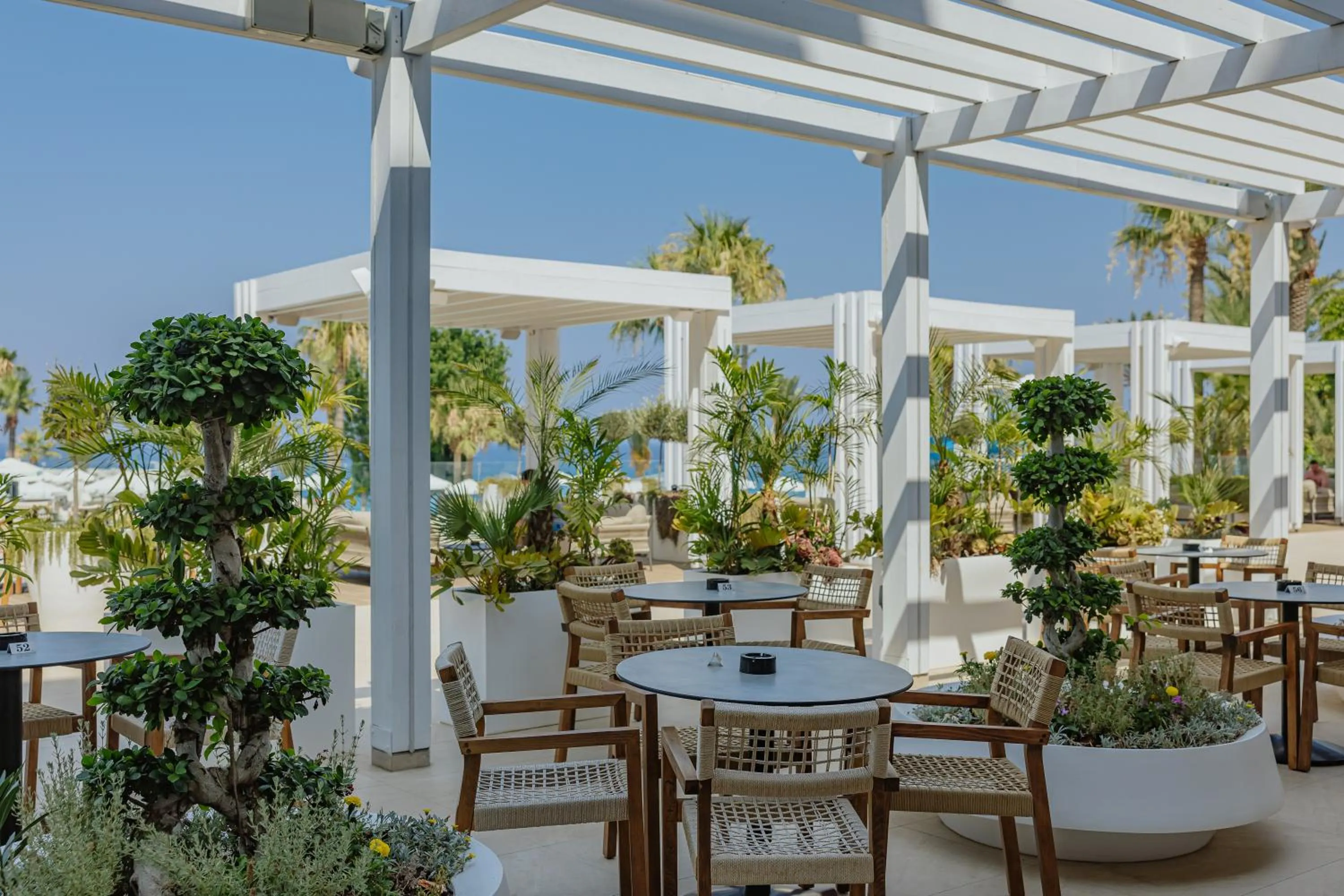 Lounge or bar in Golden Coast Beach Hotel