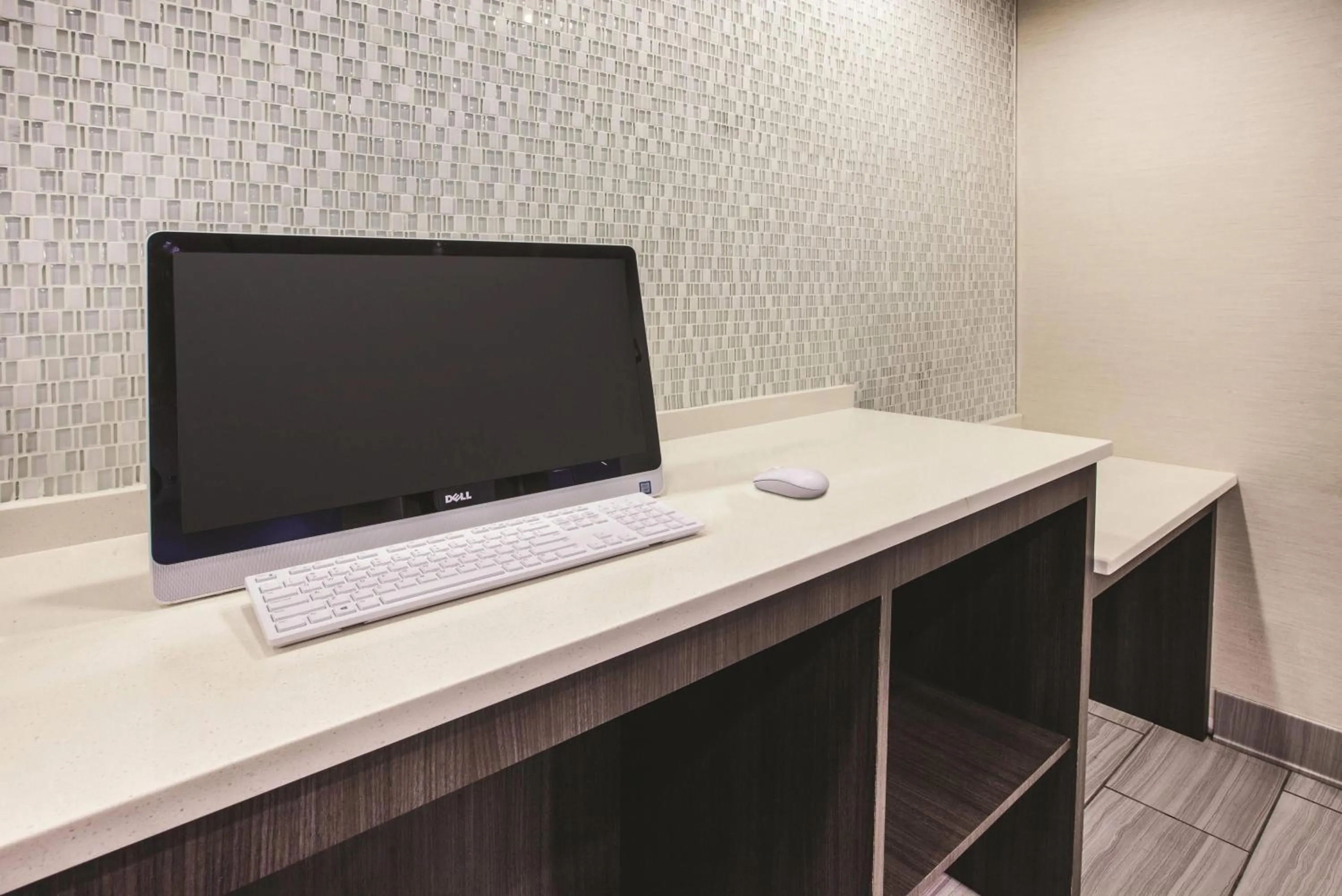 Business facilities in La Quinta Inn by Wyndham Indianapolis North