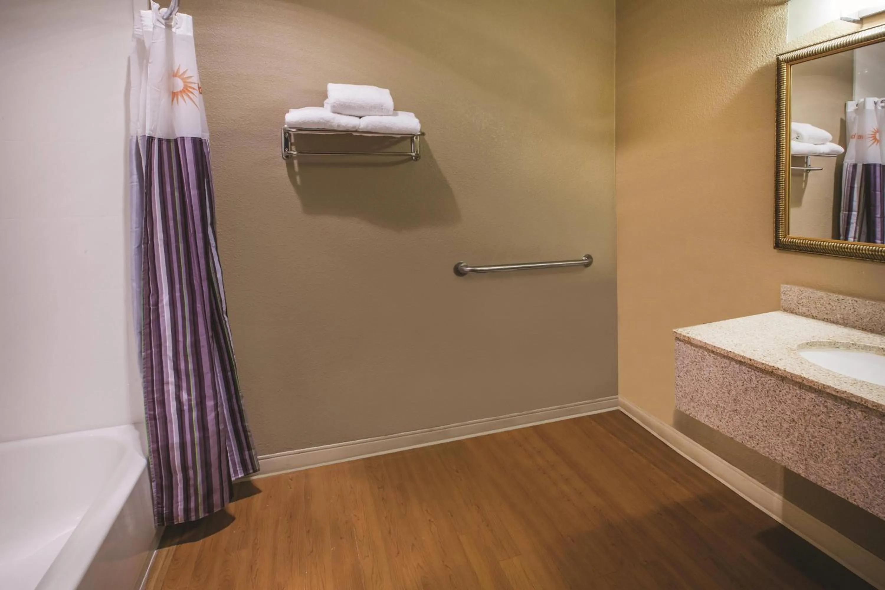 Photo of the whole room in La Quinta Inn by Wyndham Indianapolis North