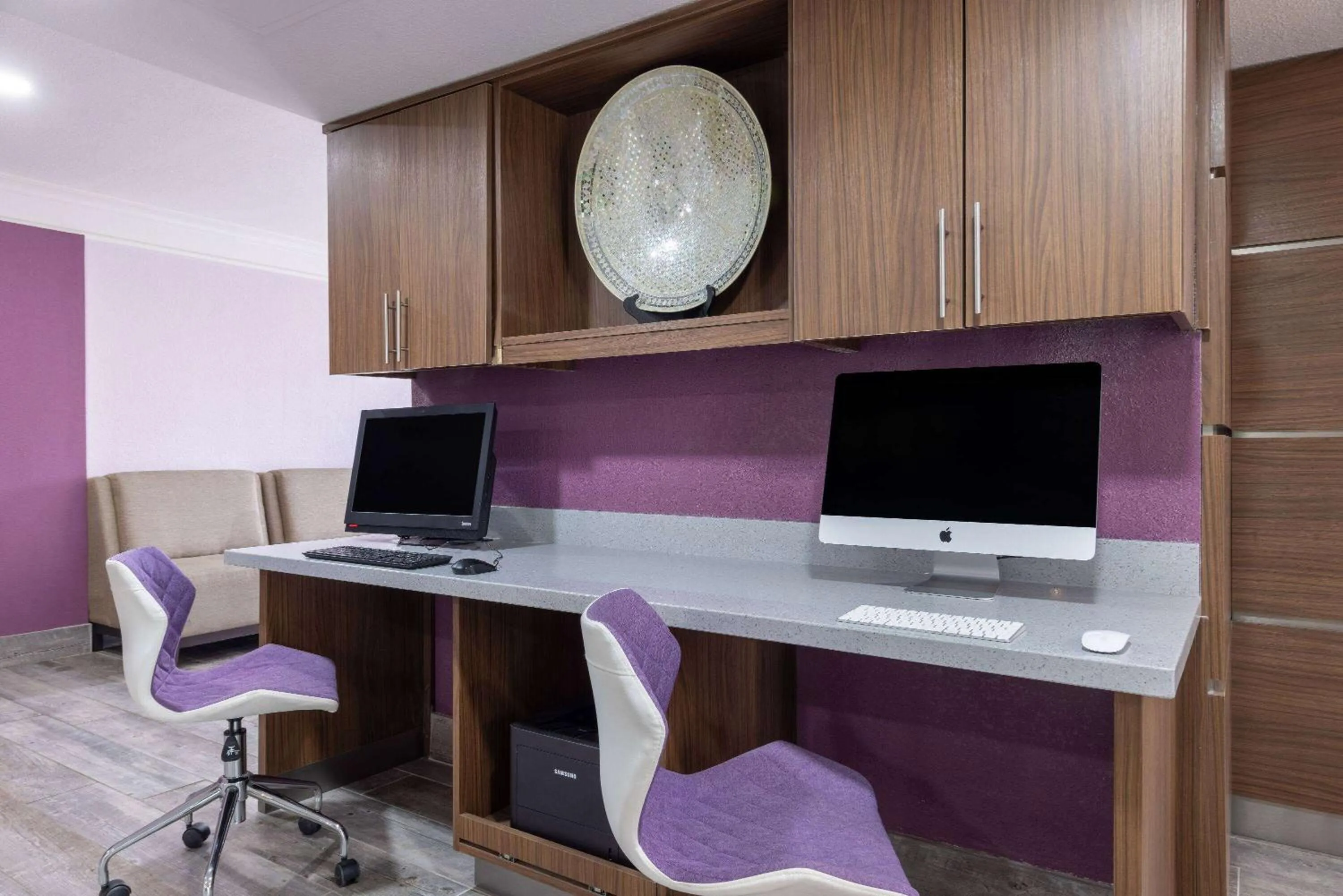 Business facilities in La Quinta Inn by Wyndham Kansas City Lenexa