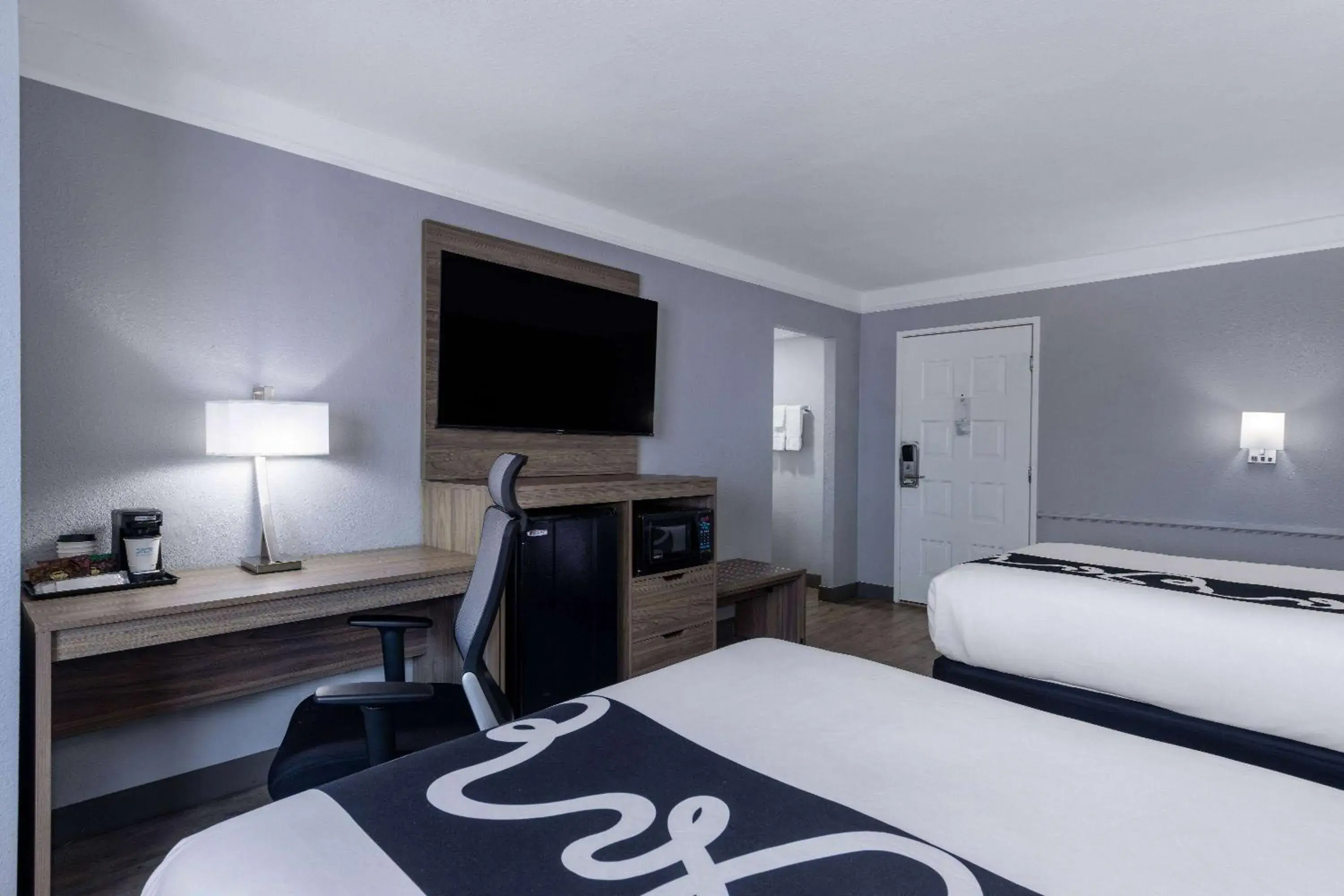 Double Room with Two Double Beds - Disability Access in La Quinta Inn by Wyndham Kansas City Lenexa Double Room with Two Double Beds - Disability Access in La Quinta Inn by Wyndham Kansas City Lenexa