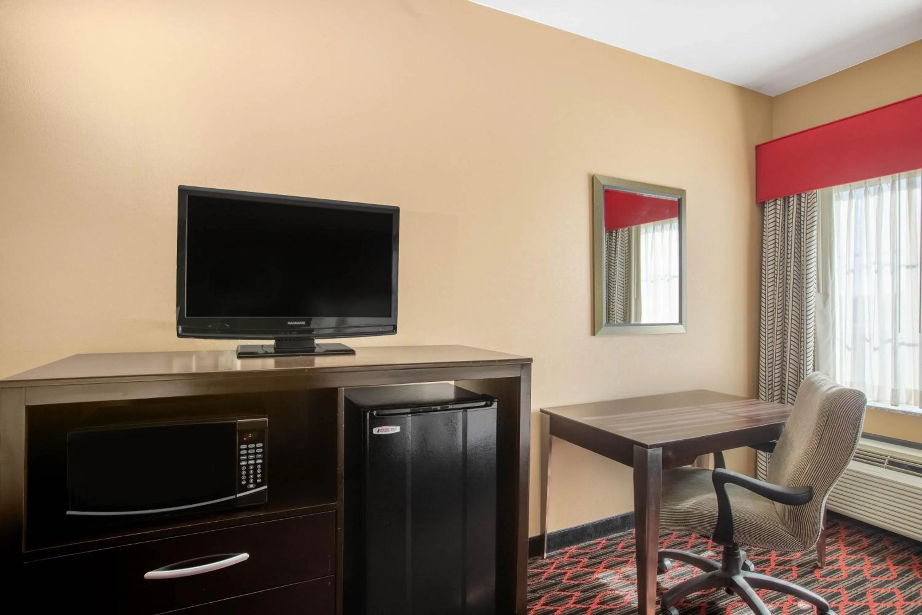 TV and multimedia in La Quinta by Wyndham Conway