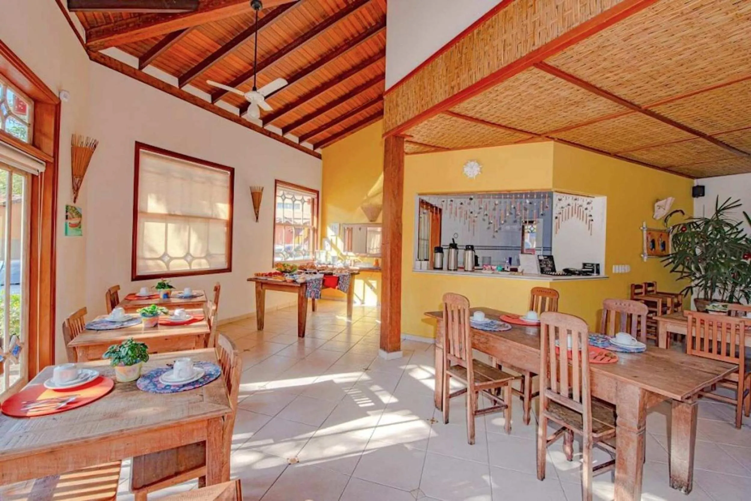 Restaurant/places to eat in VELINN Pousada Villa Caiçara