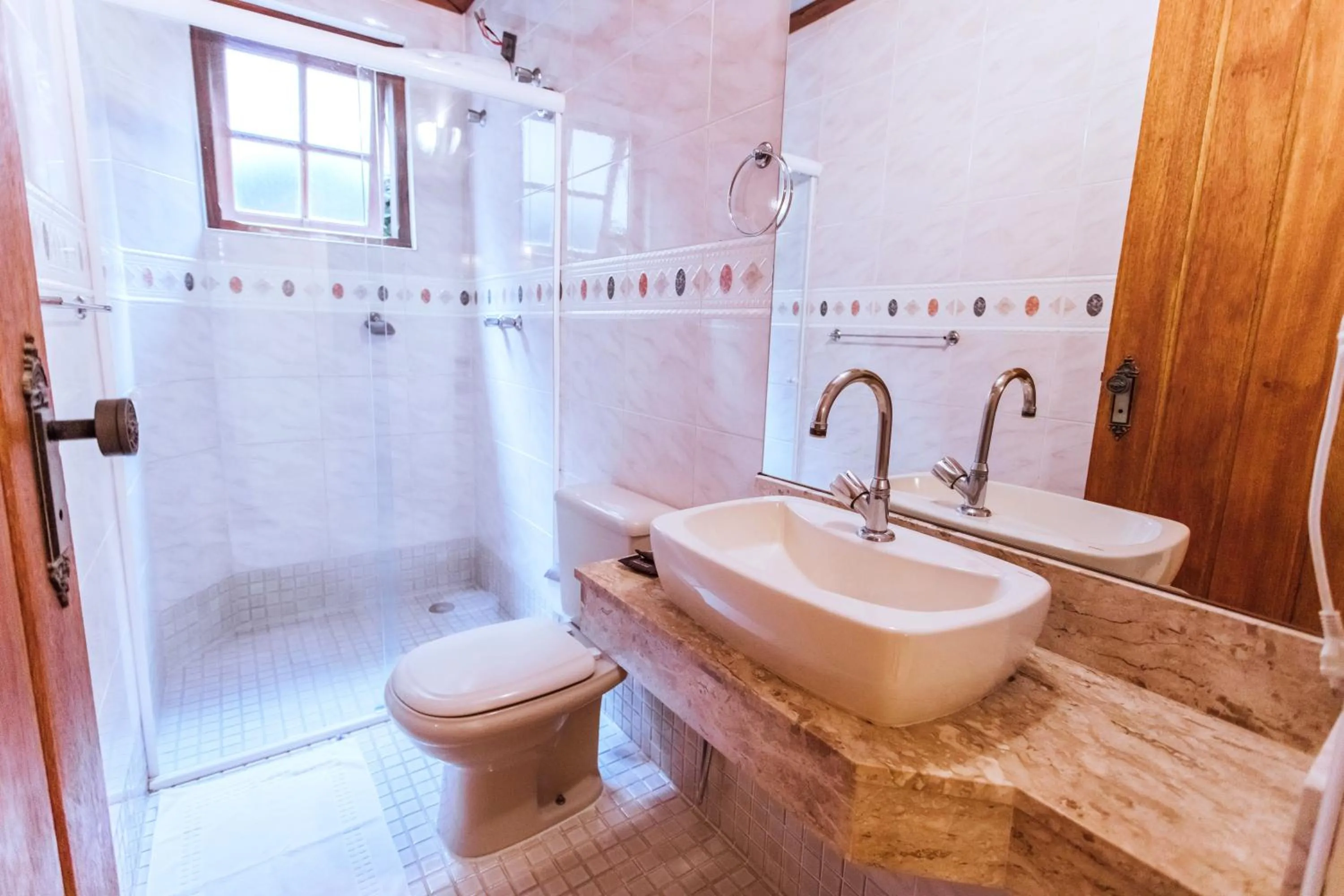 Shower in VELINN Pousada Villa Caiçara