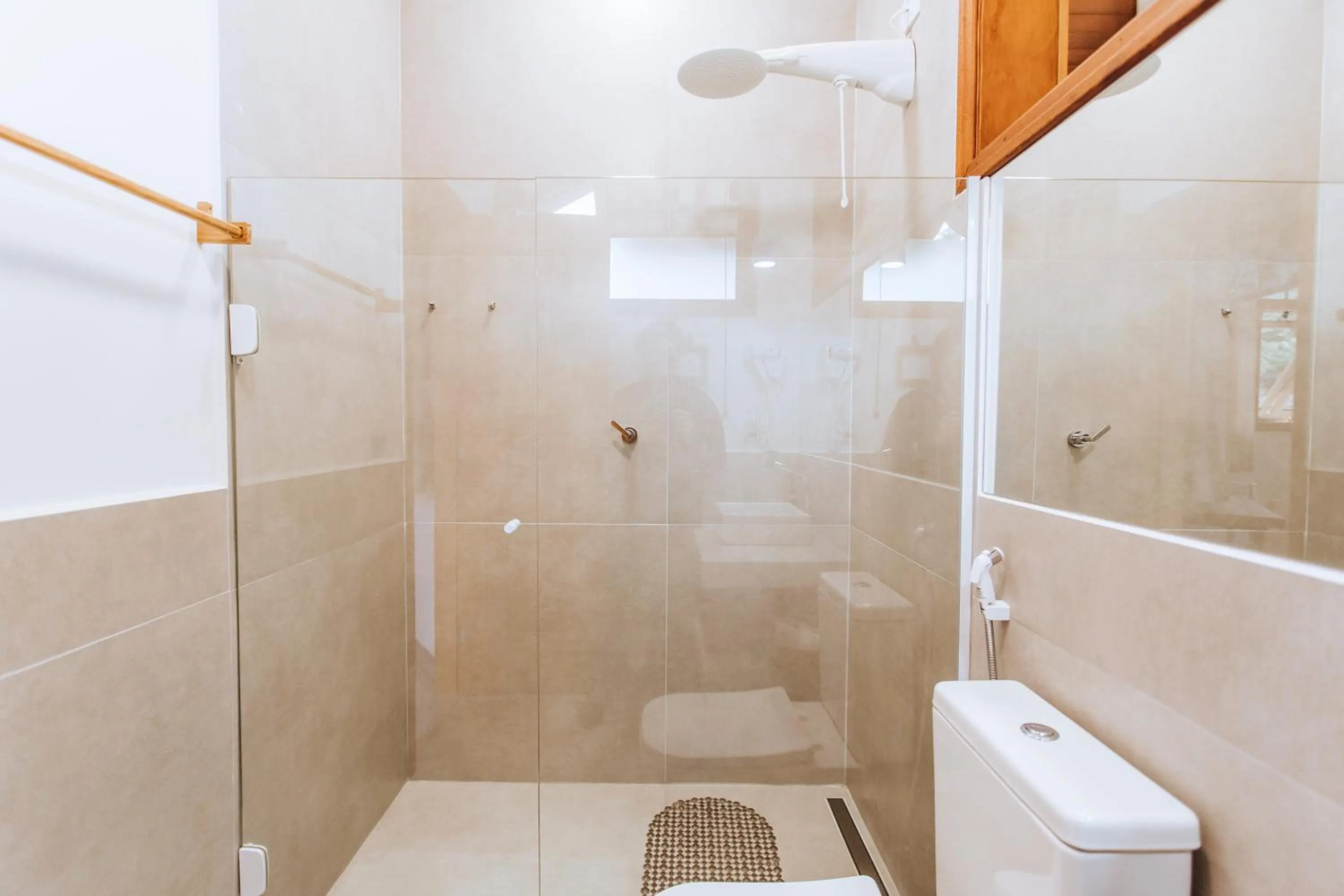 Shower in VELINN Pousada Villa Caiçara