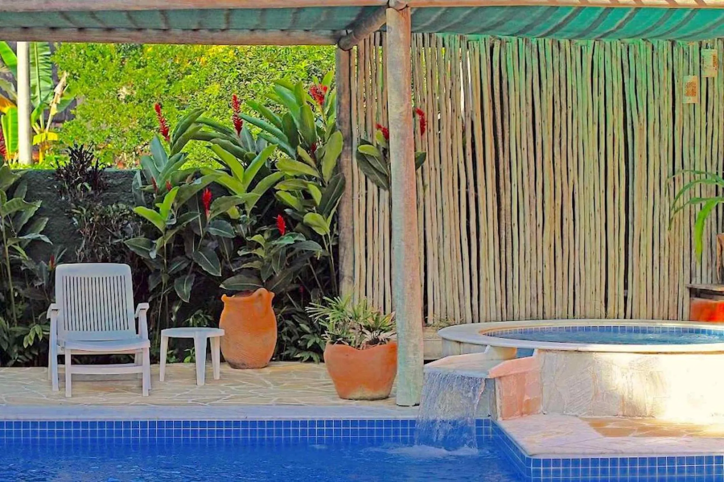 Hot Tub in VELINN Pousada Villa Caiçara