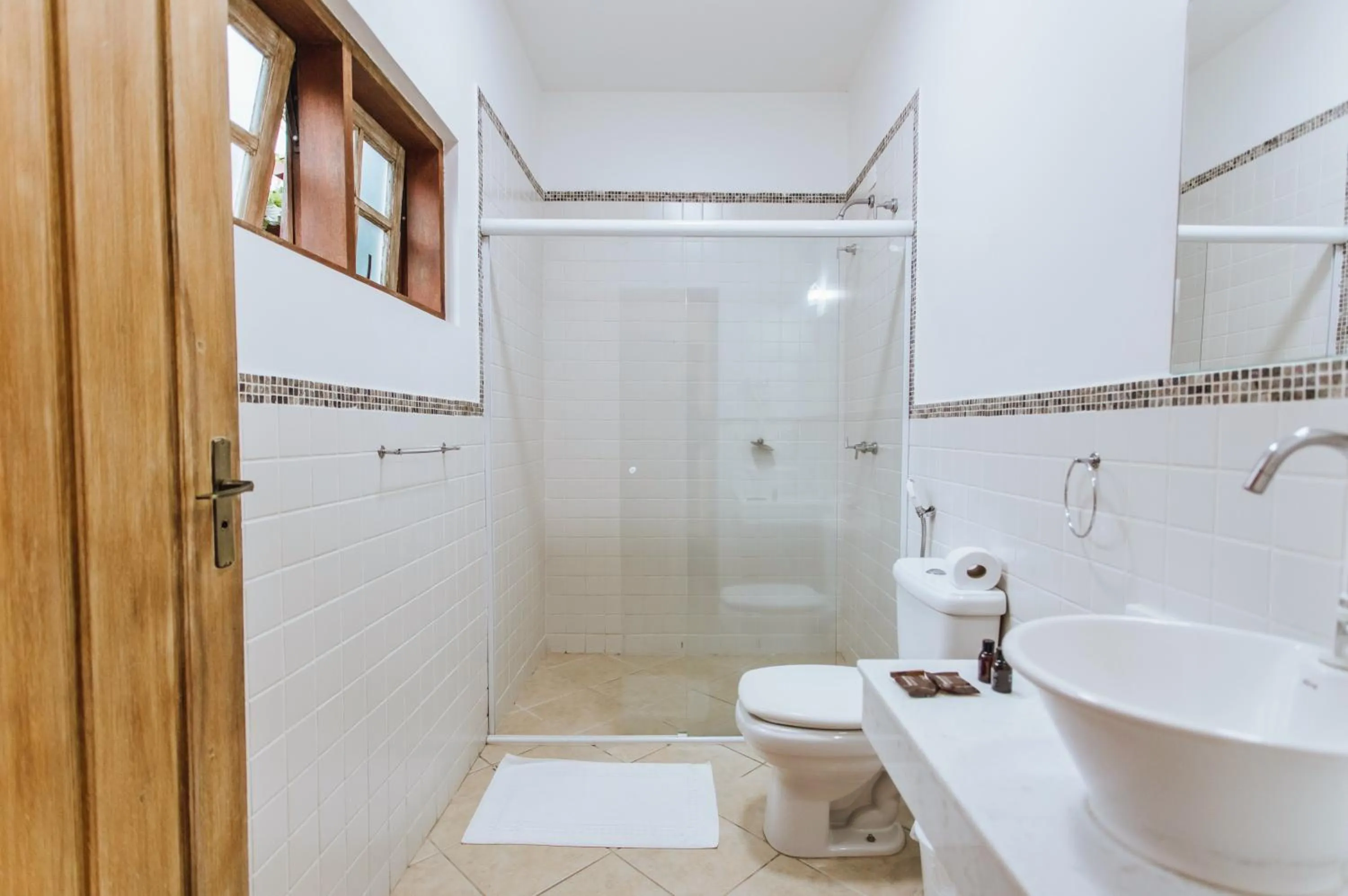 Shower in VELINN Pousada Villa Caiçara