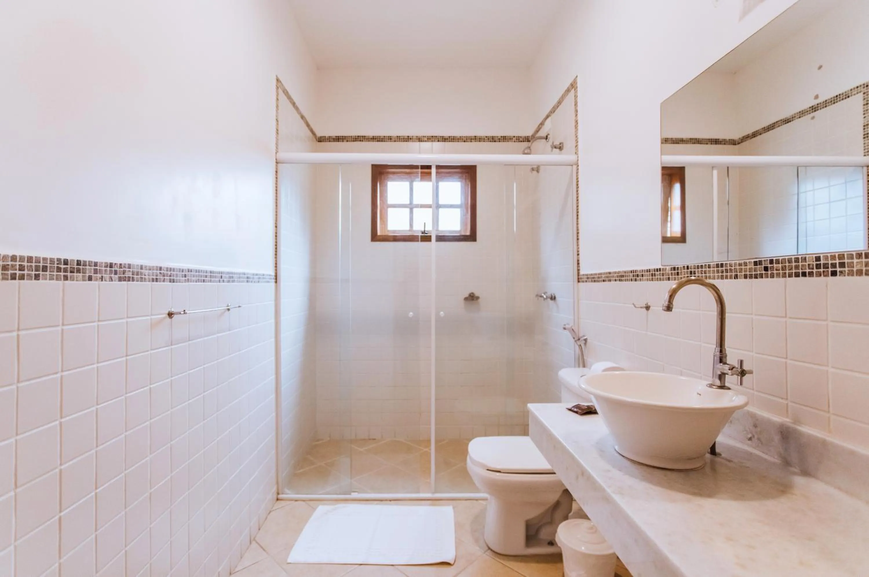 Shower in VELINN Pousada Villa Caiçara