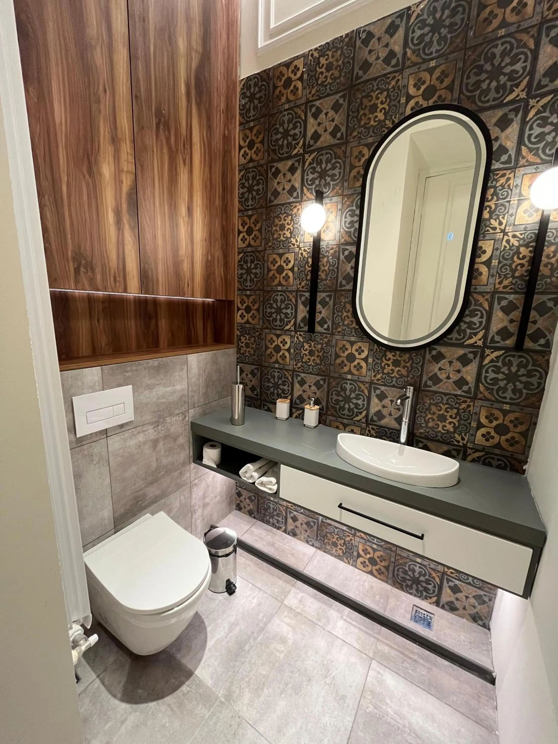 Shower in Paskunji Residence