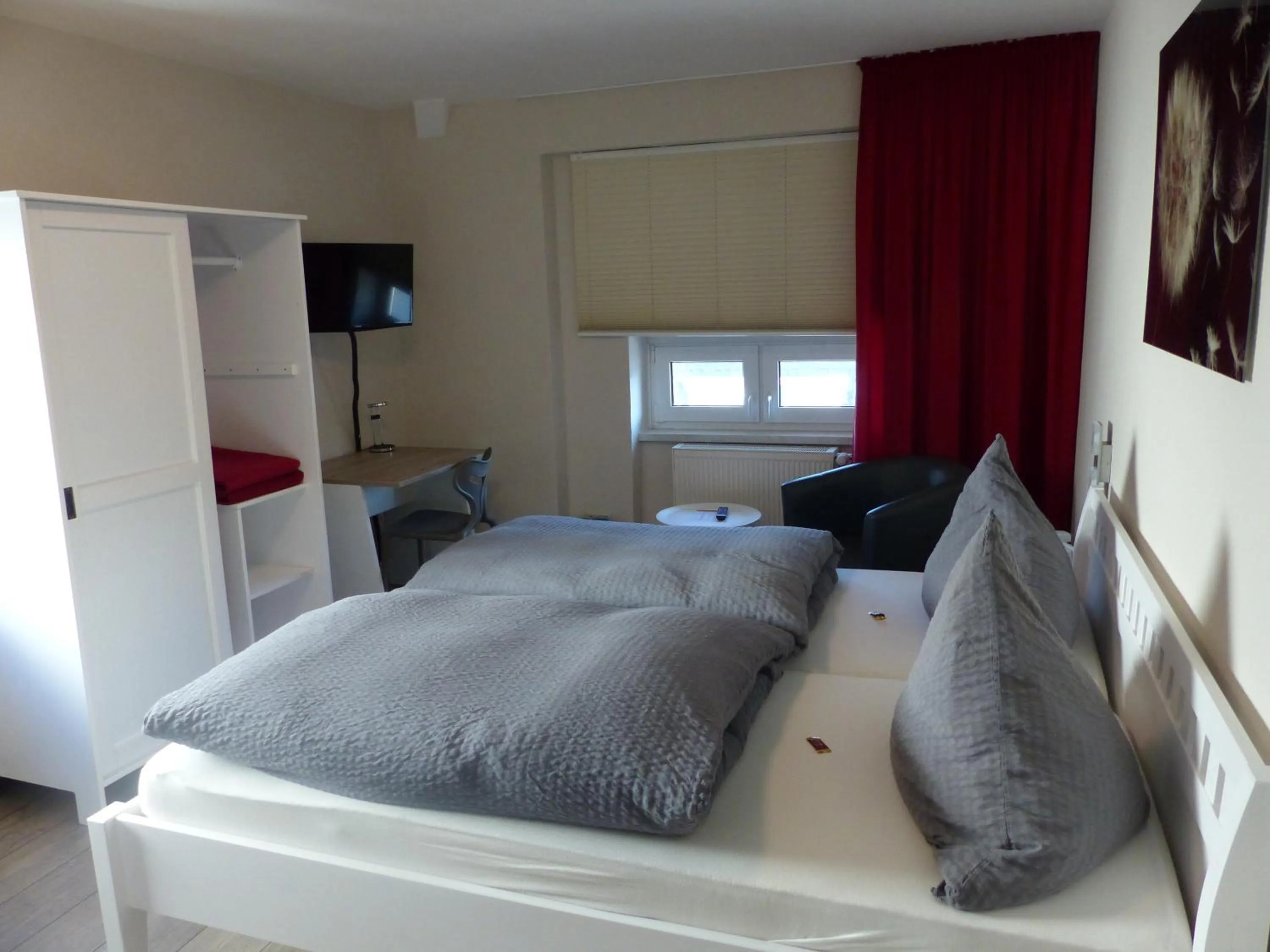 Photo of the whole room, Bed in Hotel Theile garni