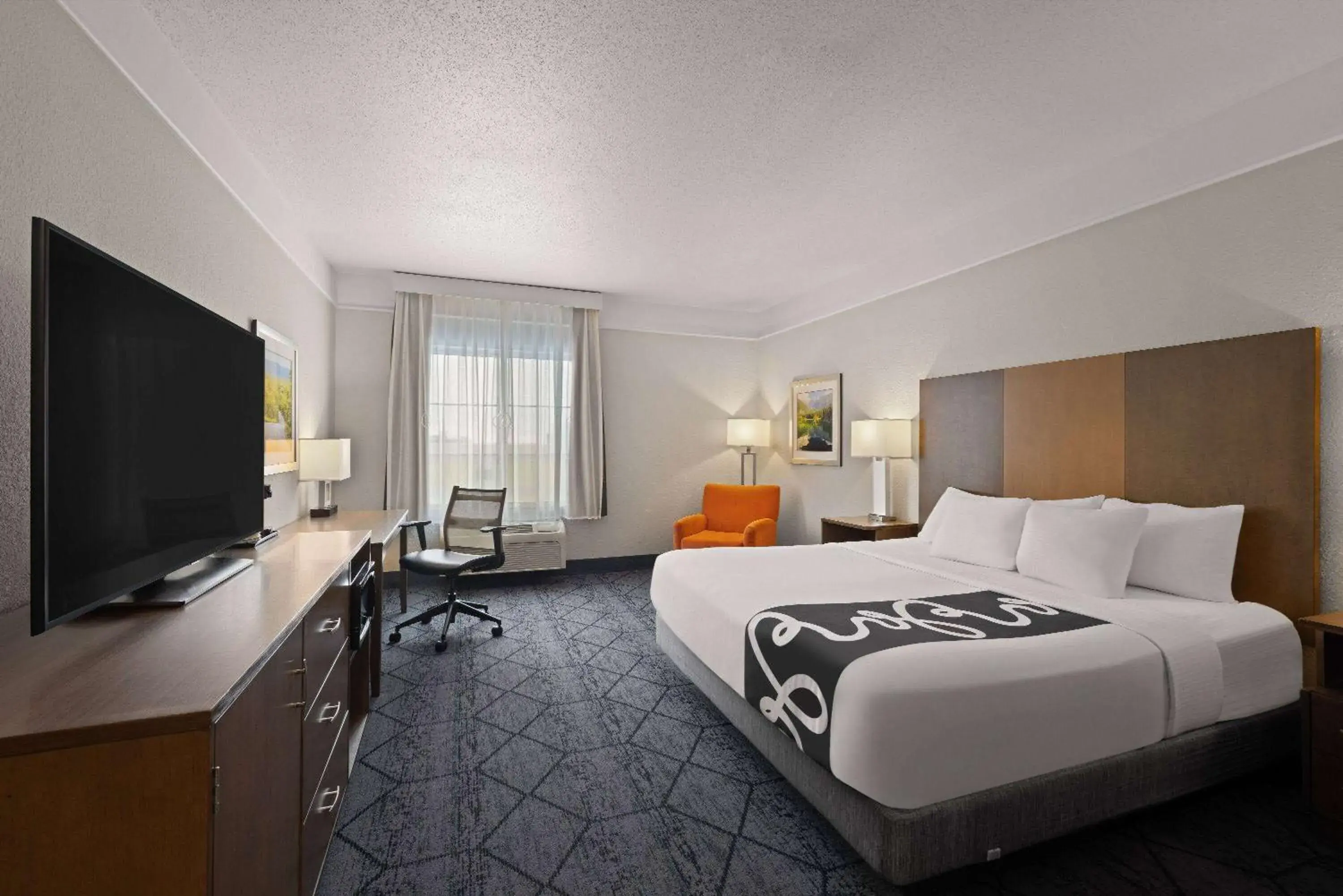 King Room - Mobility Access/Non-Smoking in La Quinta Inn and Suites by Wyndham at WaTiki Waterpark King Room - Mobility Access/Non-Smoking in La Quinta Inn and Suites by Wyndham at WaTiki Waterpark