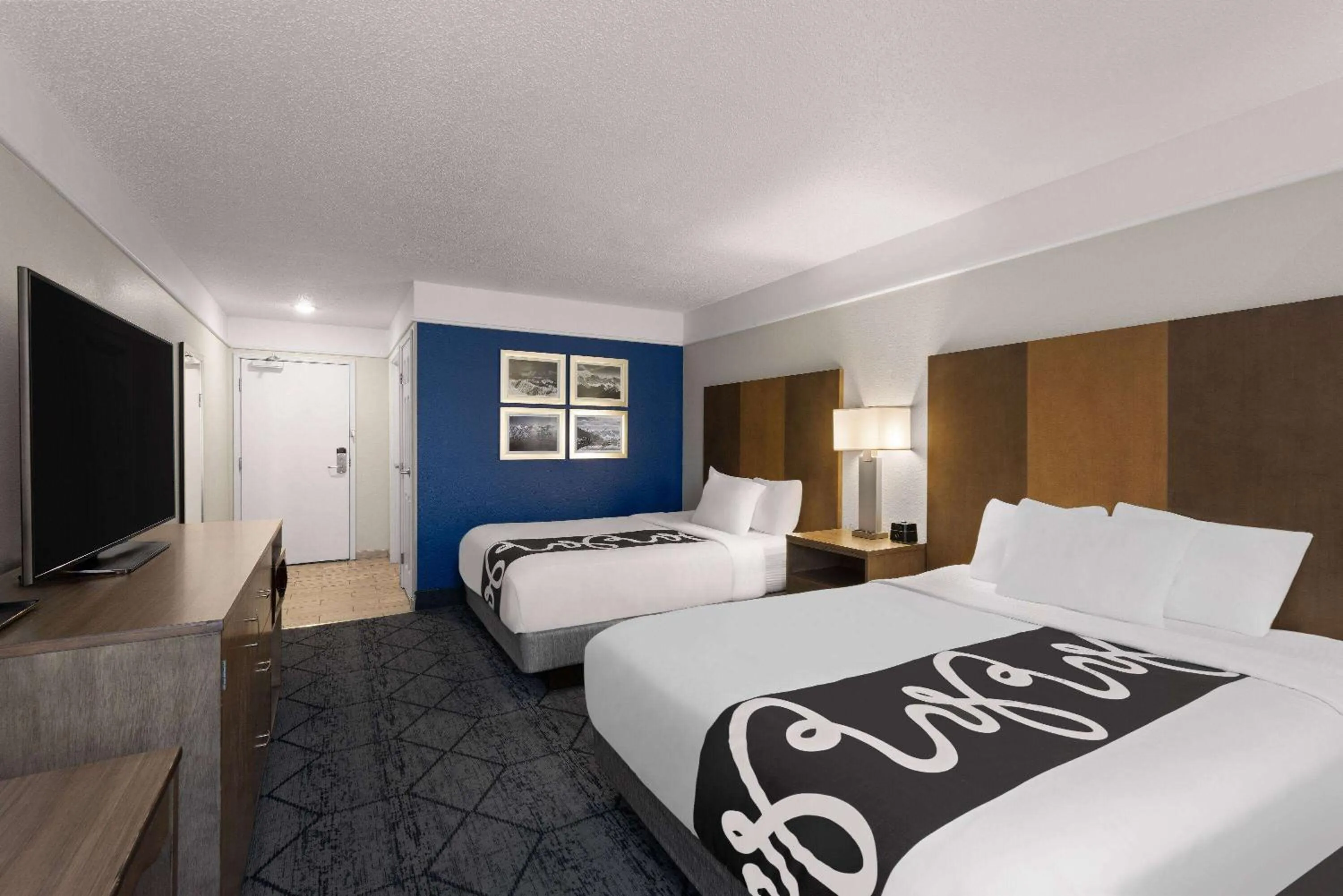 Bed in La Quinta Inn and Suites by Wyndham at WaTiki Waterpark