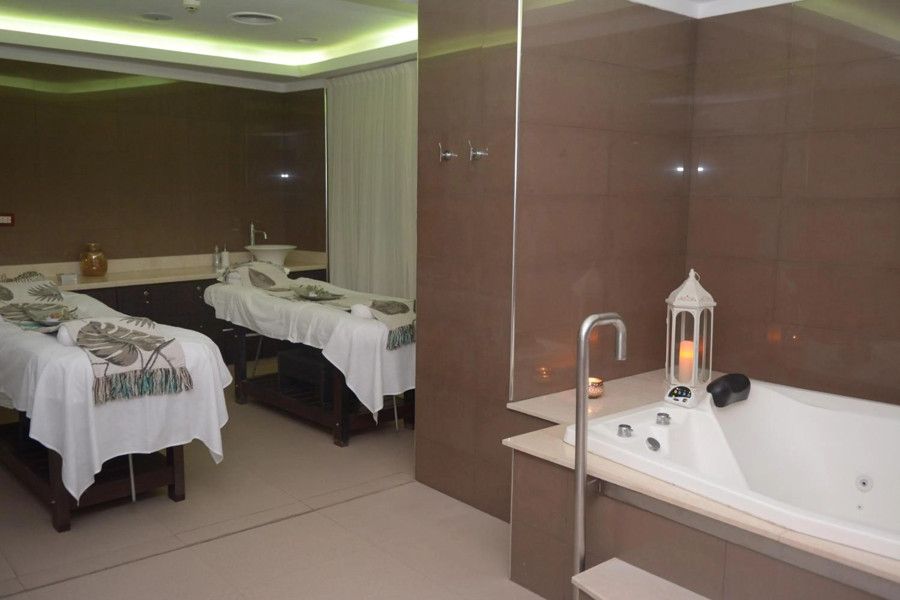 Hot Tub in Gran Amérian Carlos V