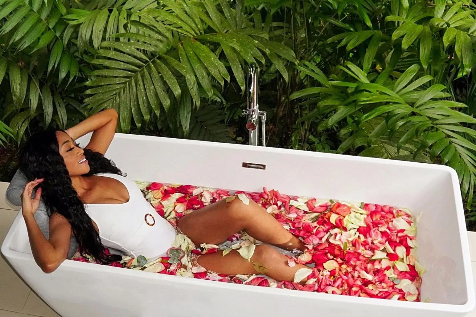 Bath in Oxygen Jungle Villas & Spa