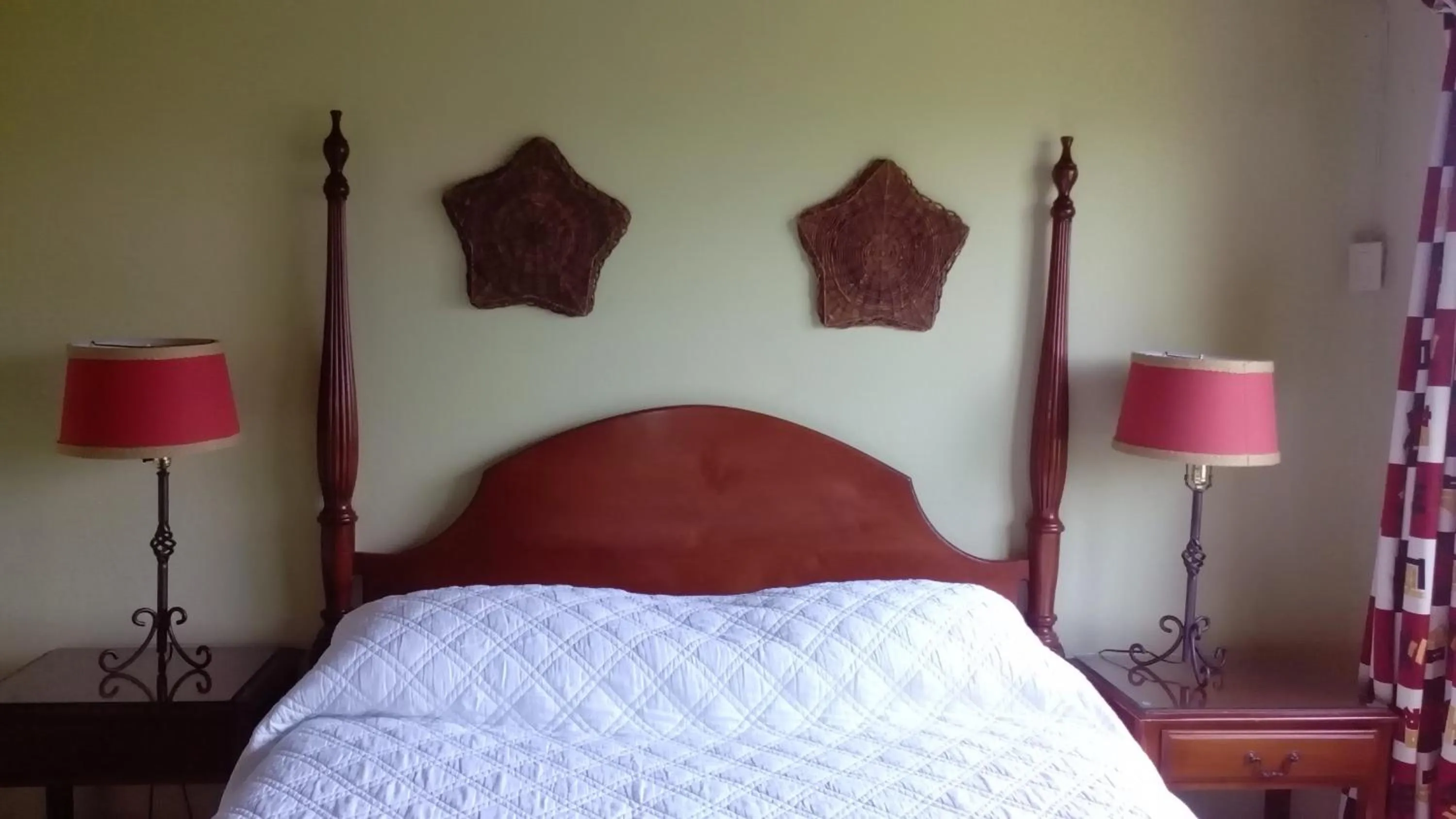 Bedroom, Bed in Pipers Cove Resort