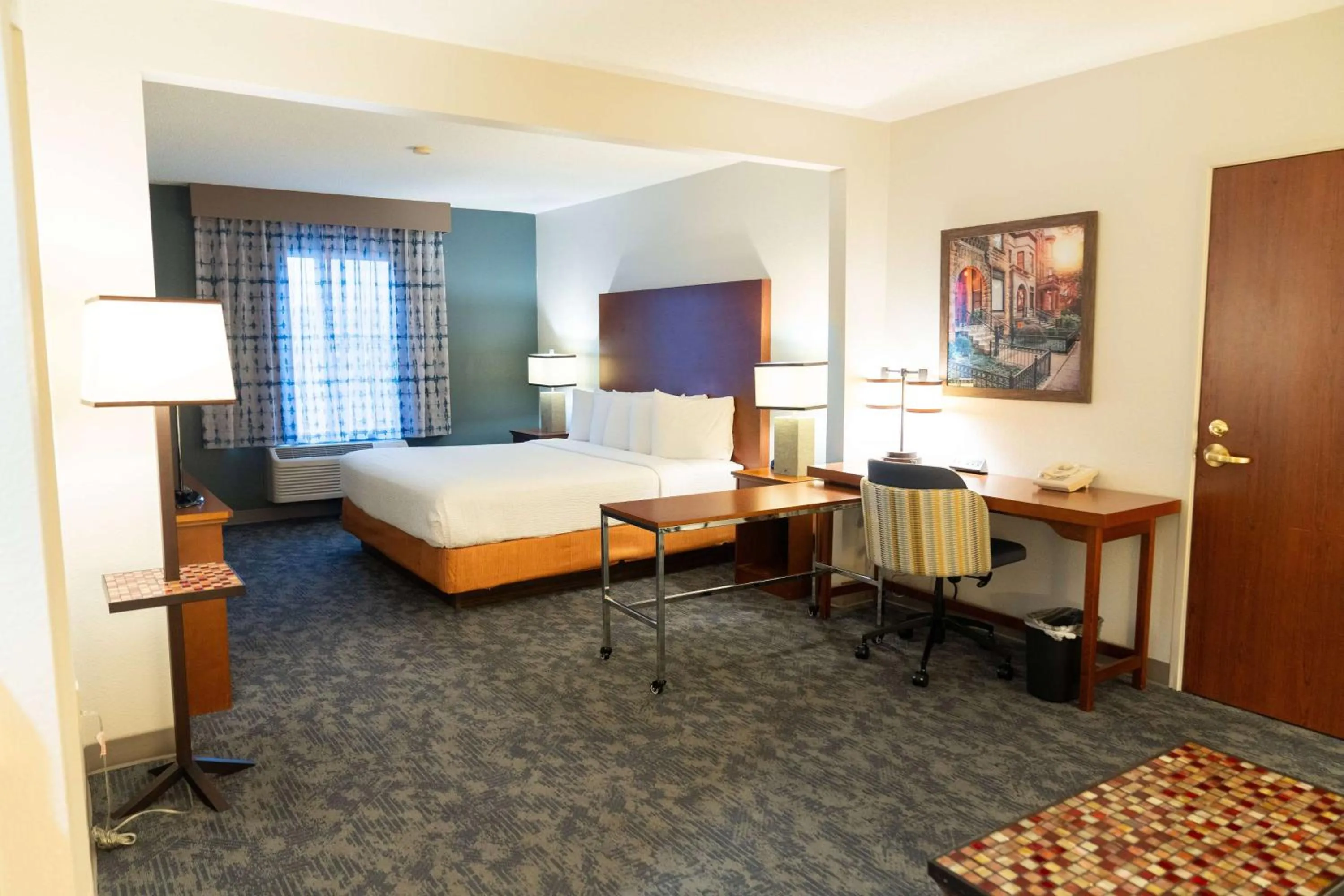 Photo of the whole room, Bed in La Quinta by Wyndham Bannockburn-Deerfield