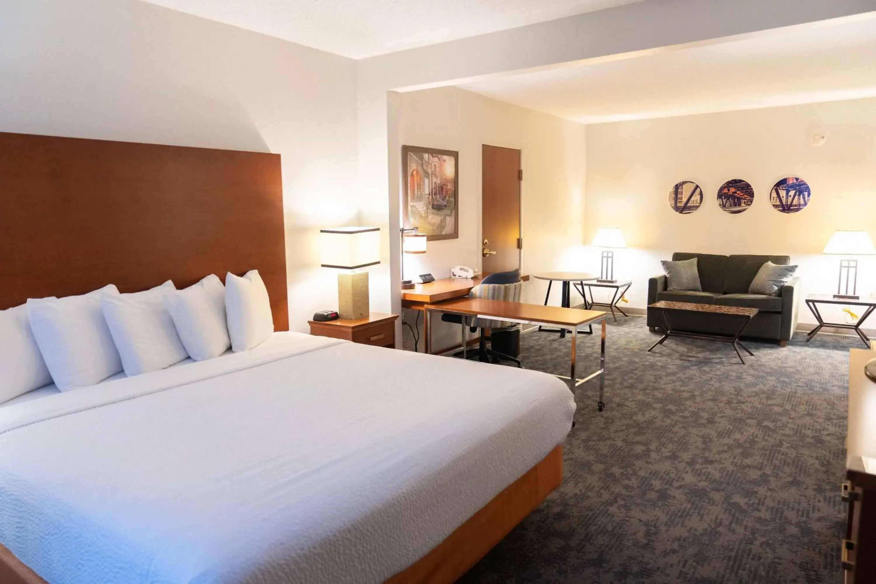 Executive King Suite with Kitchenette - Non-Smoking in La Quinta by Wyndham Bannockburn-Deerfield Executive King Suite with Kitchenette - Non-Smoking in La Quinta by Wyndham Bannockburn-Deerfield