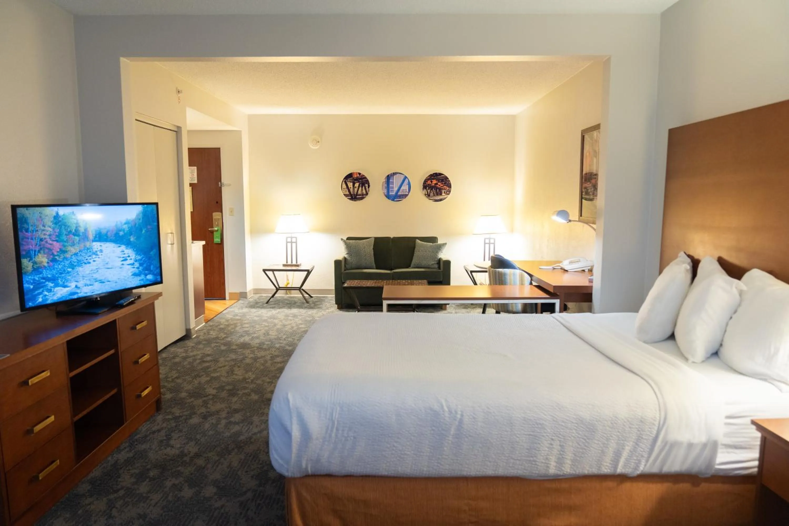 Guests, Bed in La Quinta by Wyndham Bannockburn-Deerfield