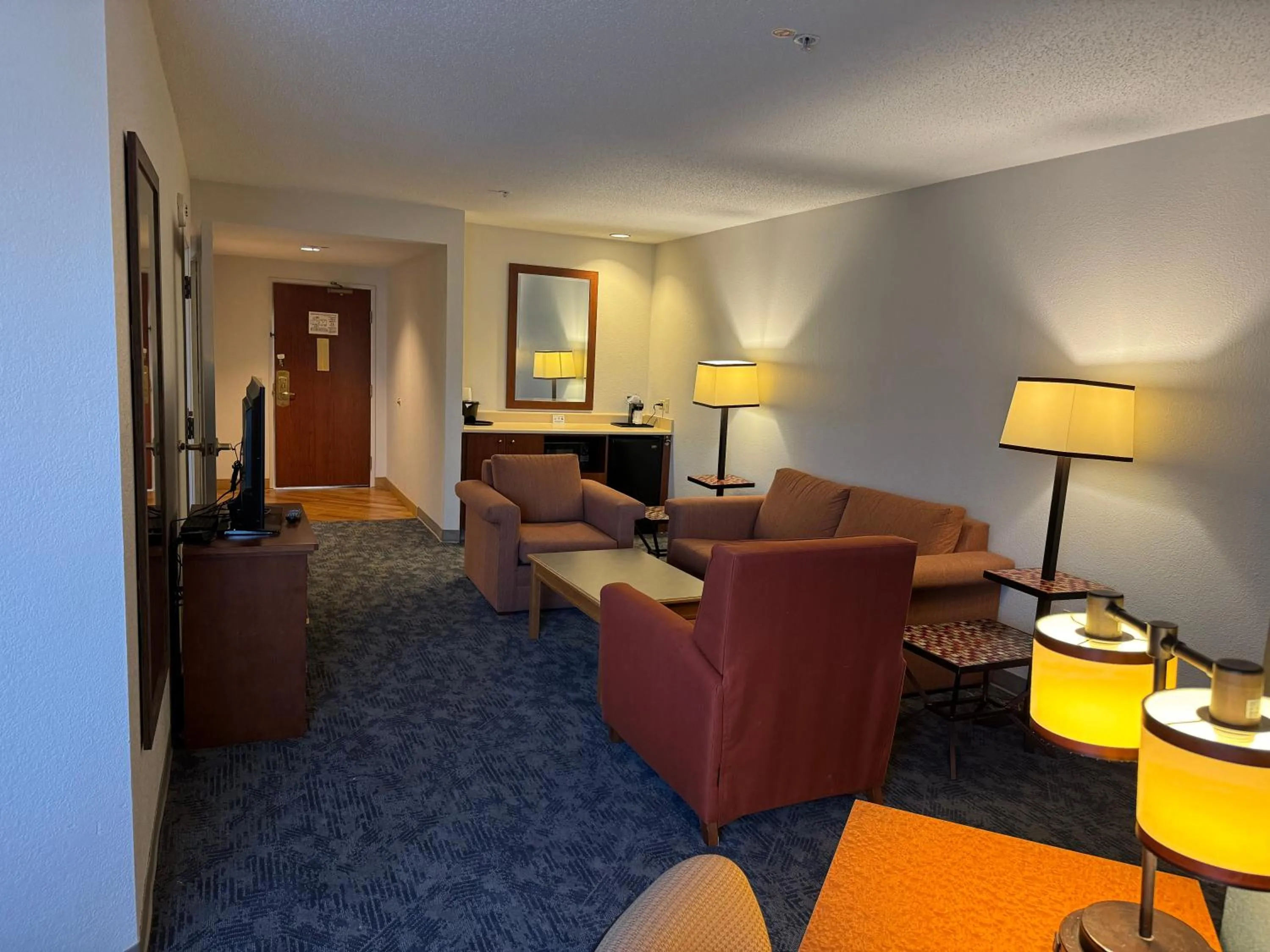 TV and multimedia in La Quinta by Wyndham Bannockburn-Deerfield