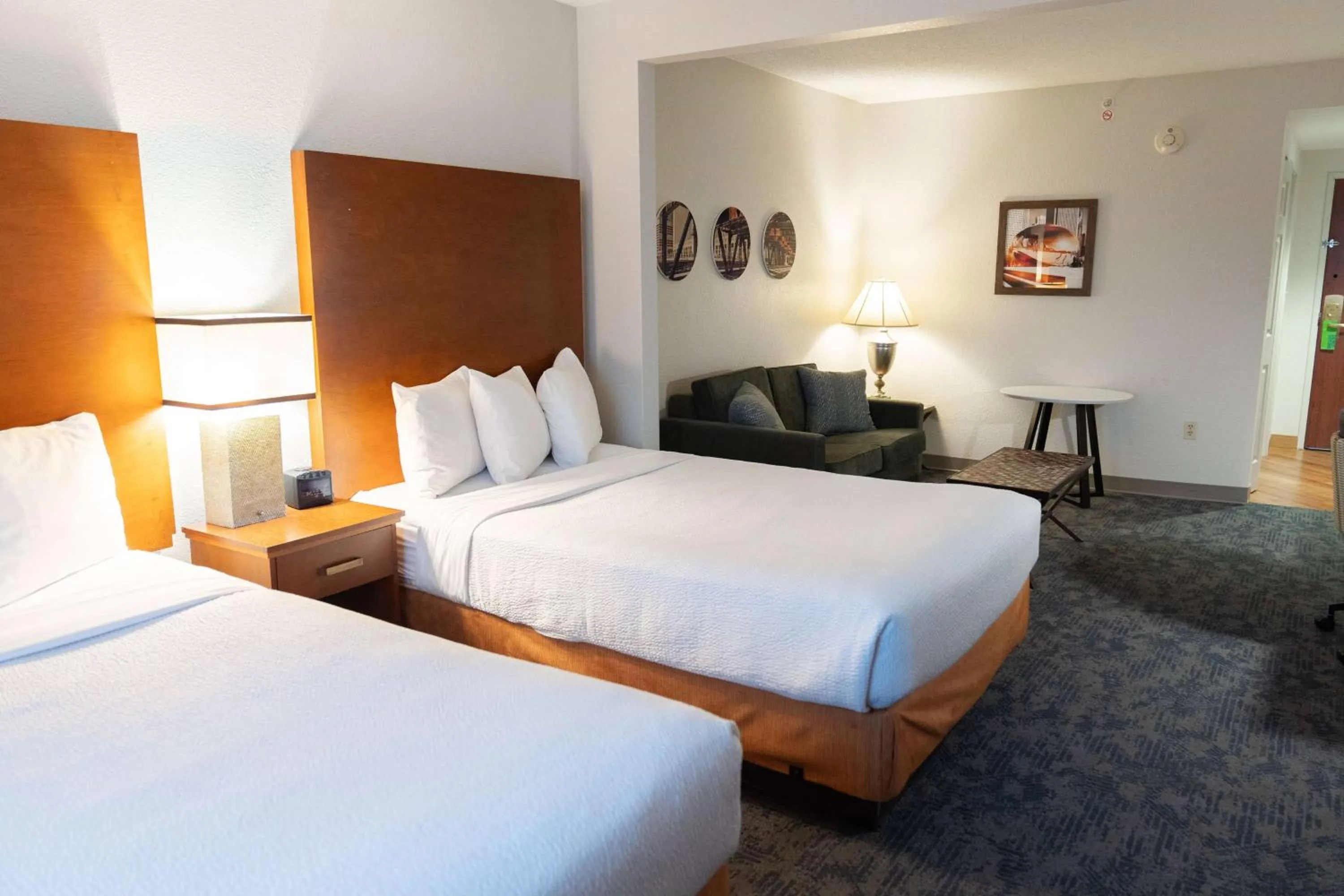 Photo of the whole room, Bed in La Quinta by Wyndham Bannockburn-Deerfield