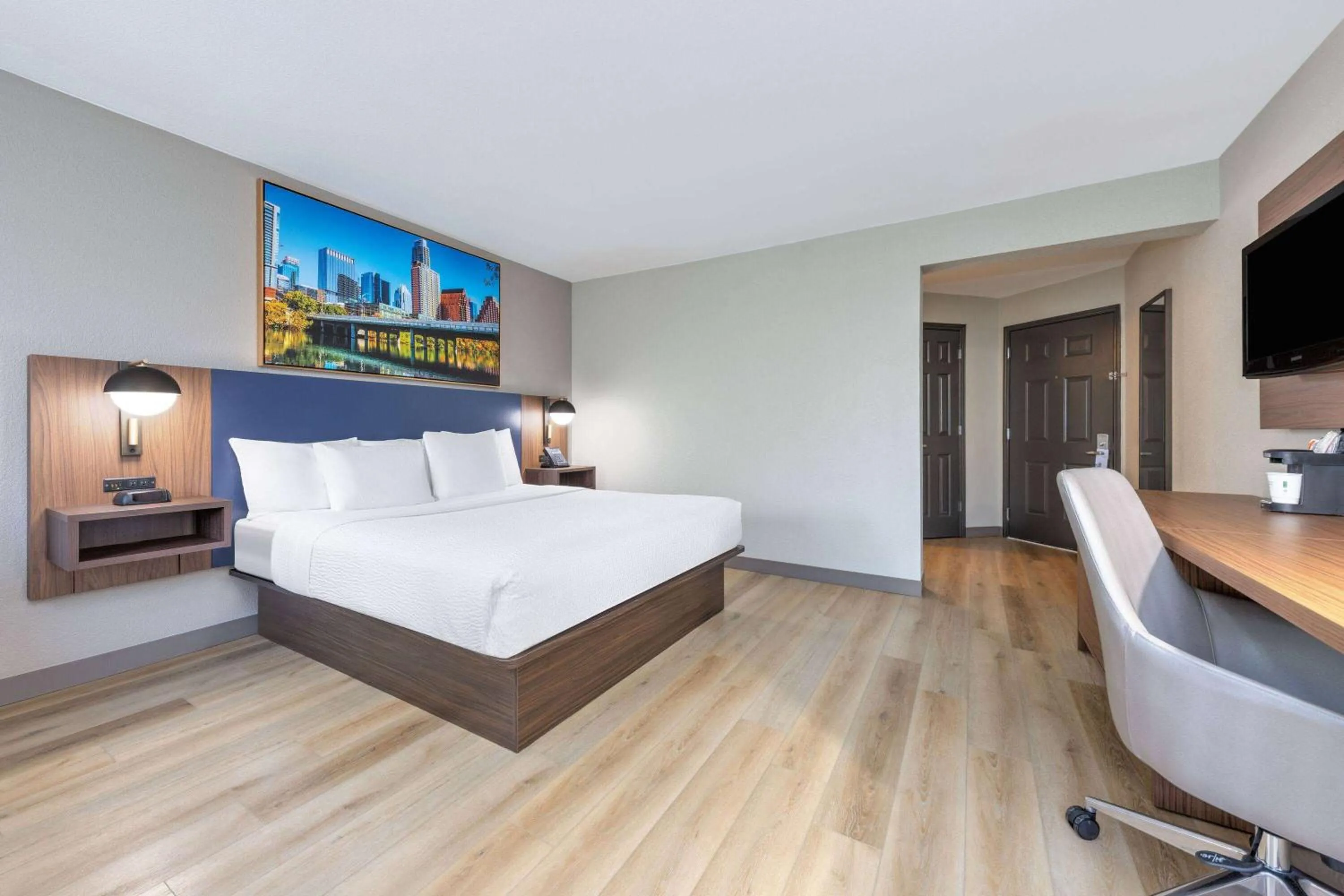 Photo of the whole room, Bed in La Quinta by Wyndham Dallas DFW Airport North