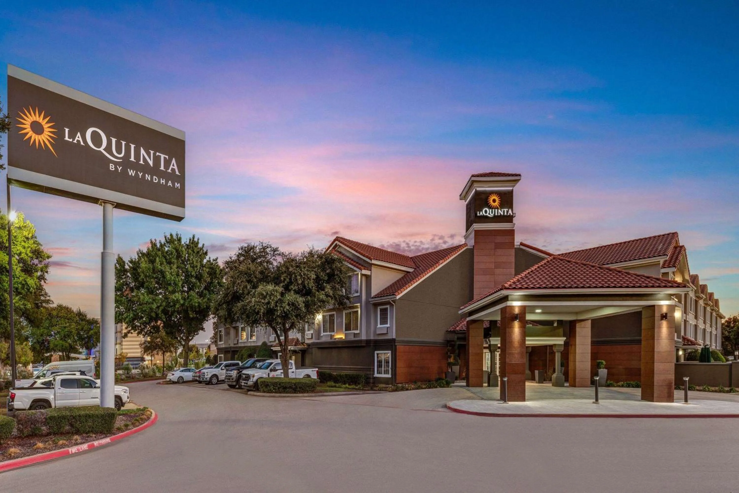 Property building in La Quinta by Wyndham Dallas DFW Airport North