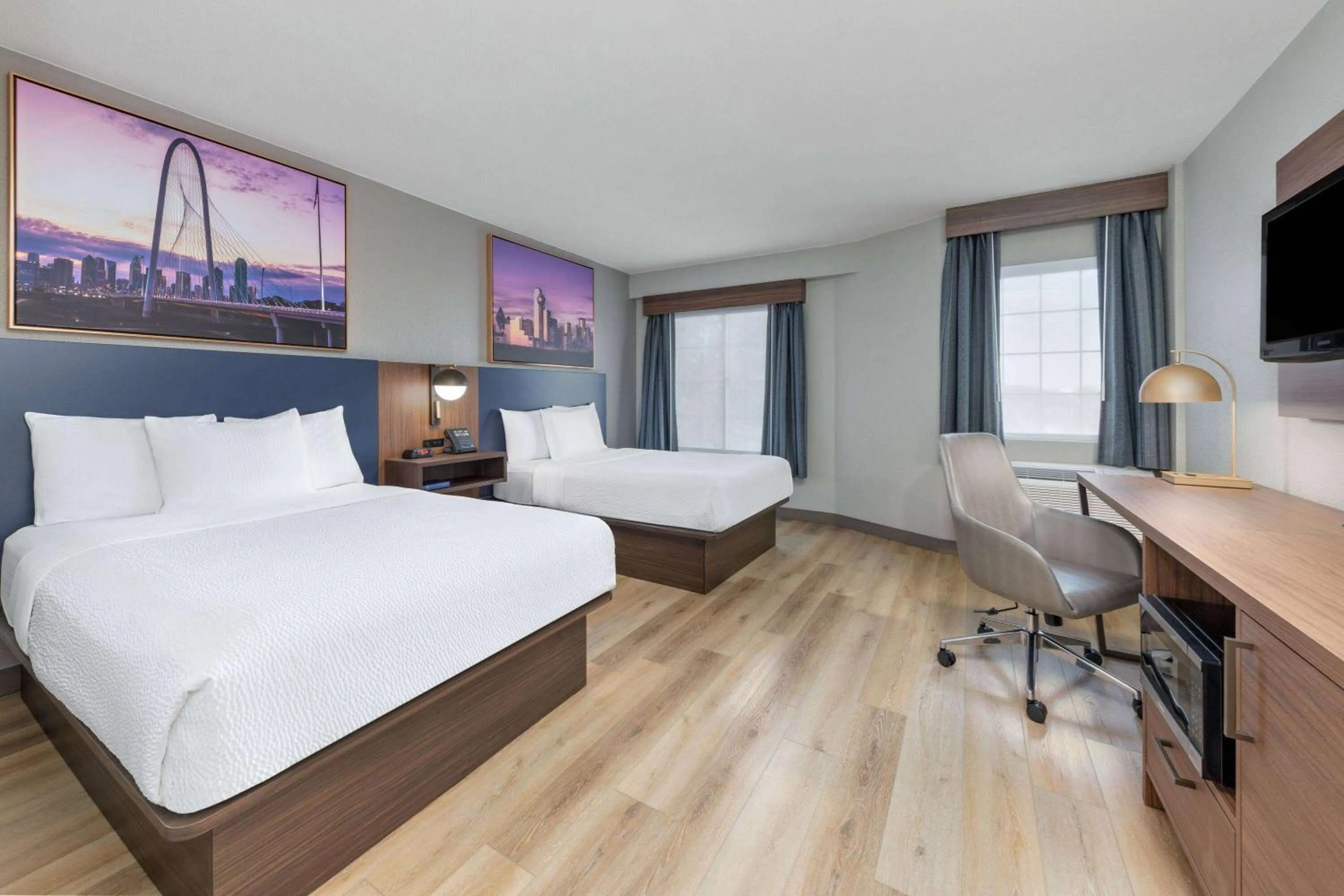 Photo of the whole room, Bed in La Quinta by Wyndham Dallas DFW Airport North