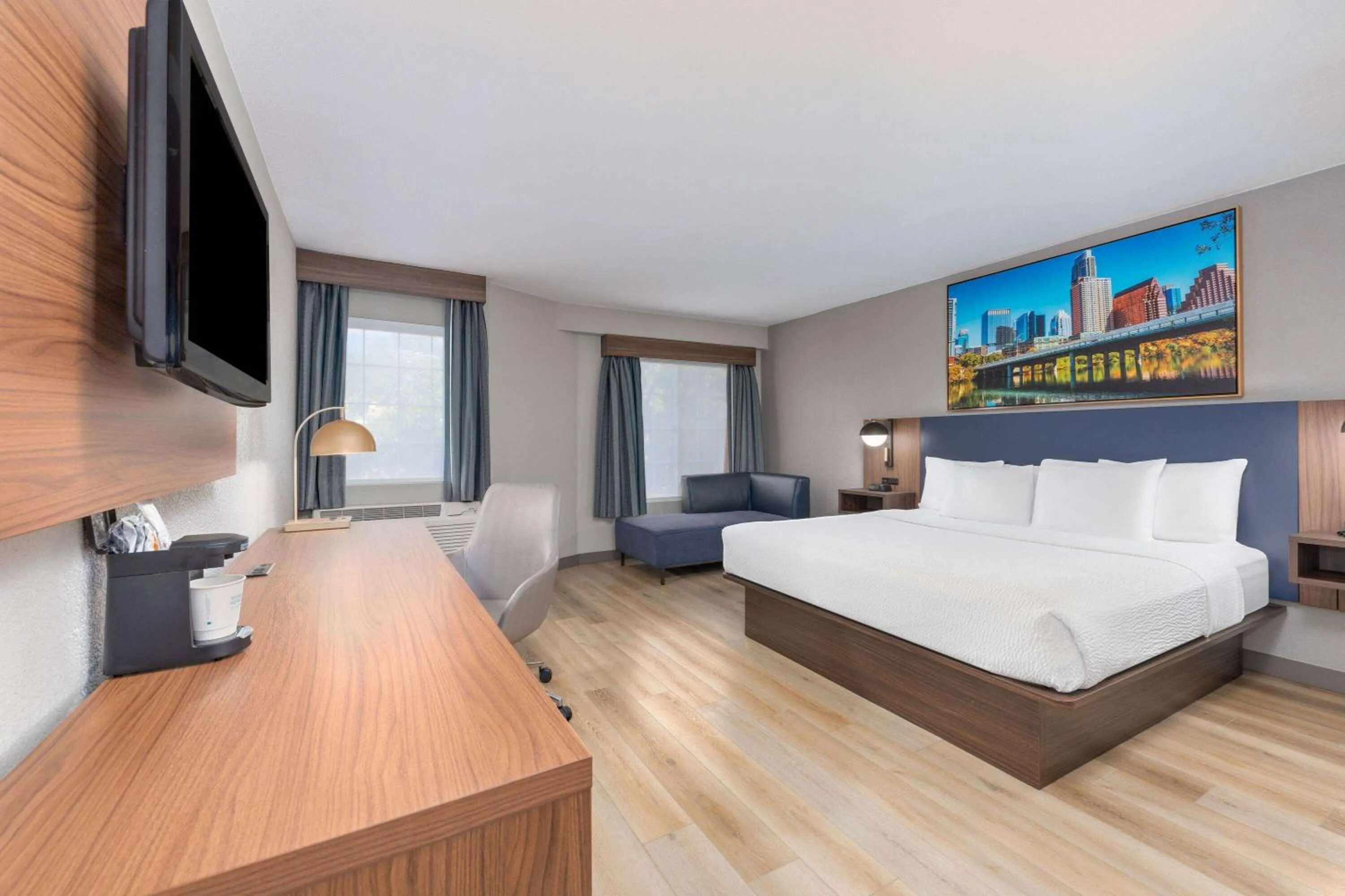 Photo of the whole room, Bed in La Quinta by Wyndham Dallas DFW Airport North