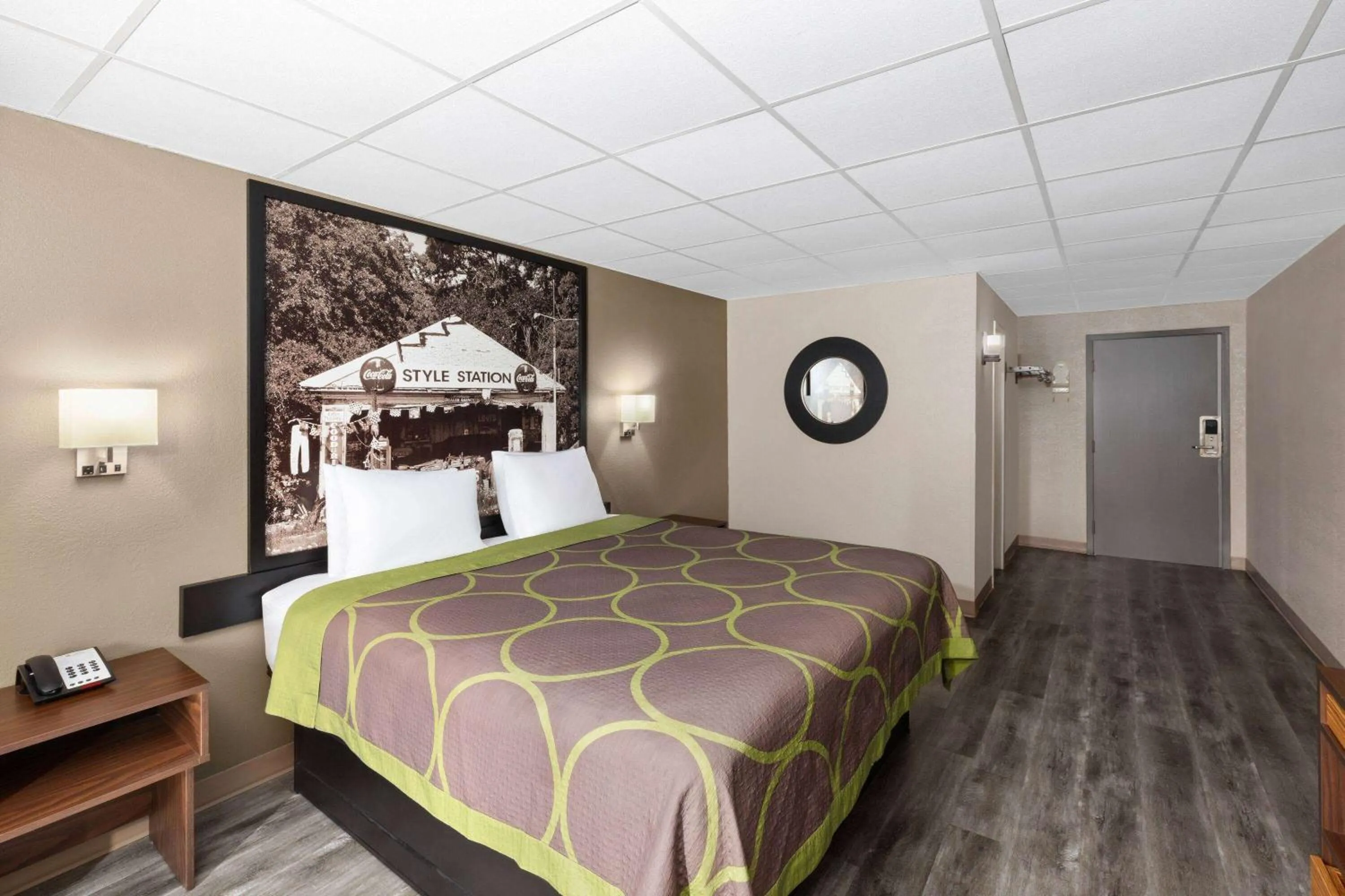 Photo of the whole room, Bed in Super 8 by Wyndham Buffalo